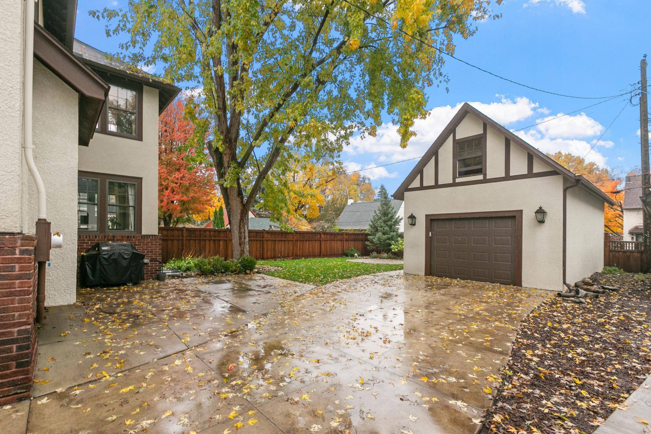 Saint Paul, MN 55104,2238 Riverwood PL