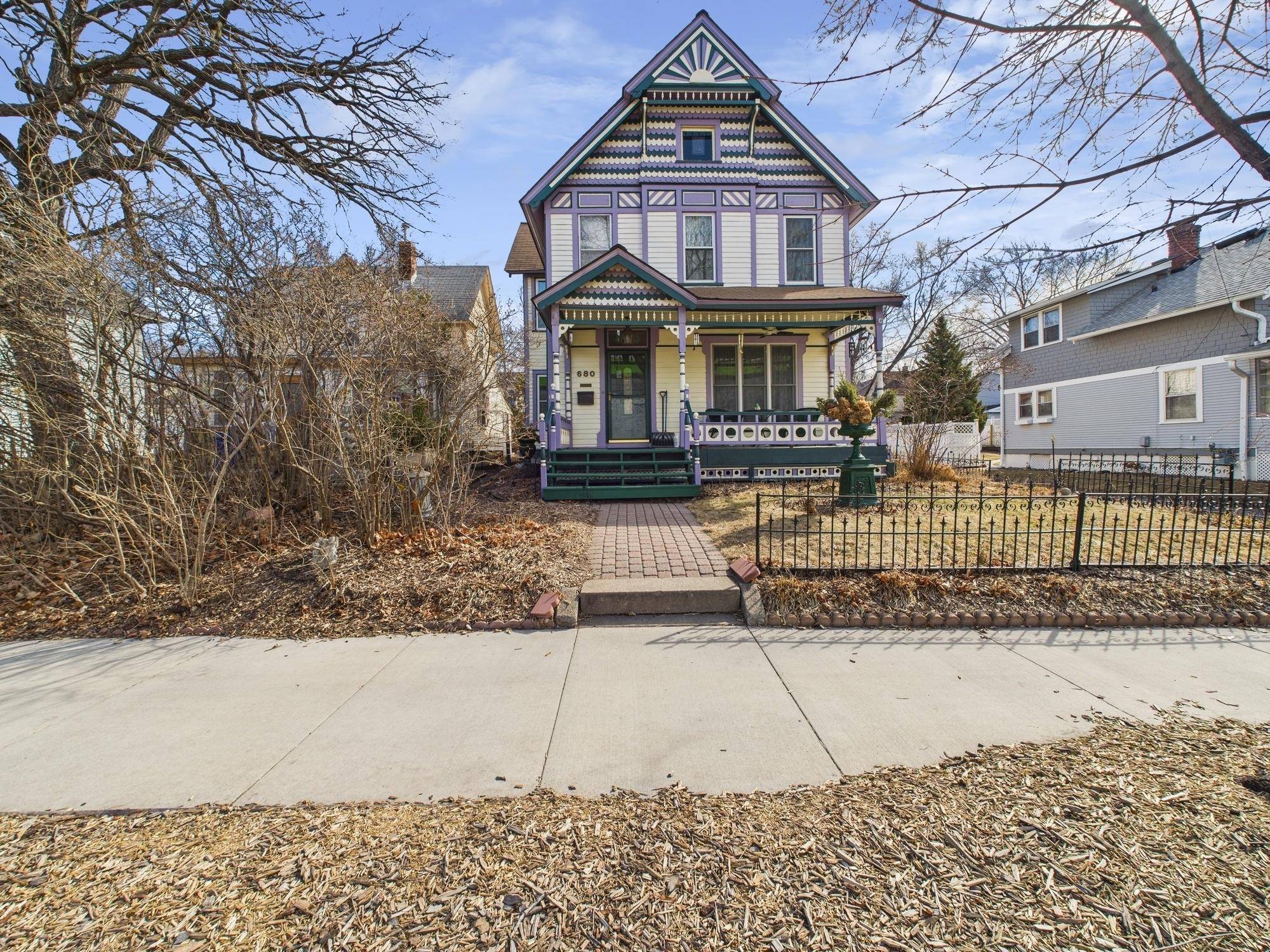 Saint Paul, MN 55104,680 Fairview AVE N