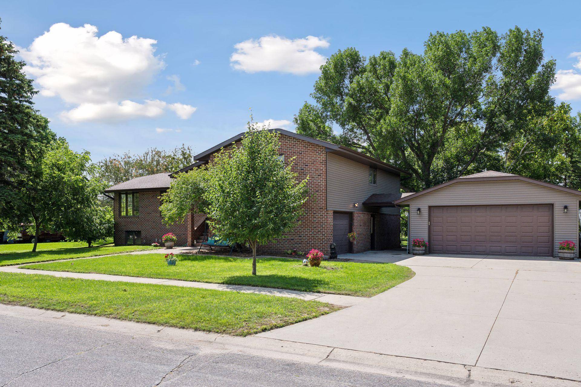 Willmar, MN 56201,1705 15th AVE SW
