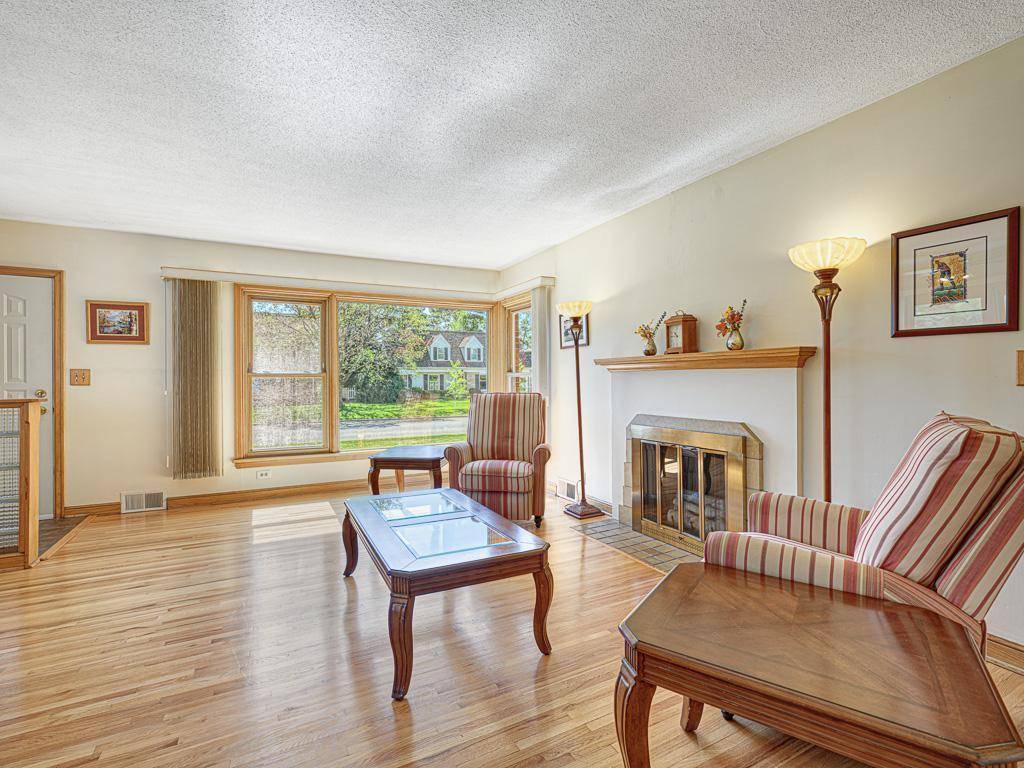 South Saint Paul, MN 55075,329 Park LN
