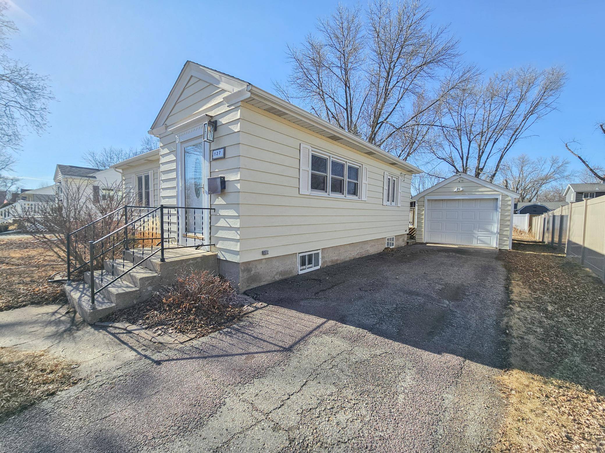 Marshall, MN 56258,127 E ST
