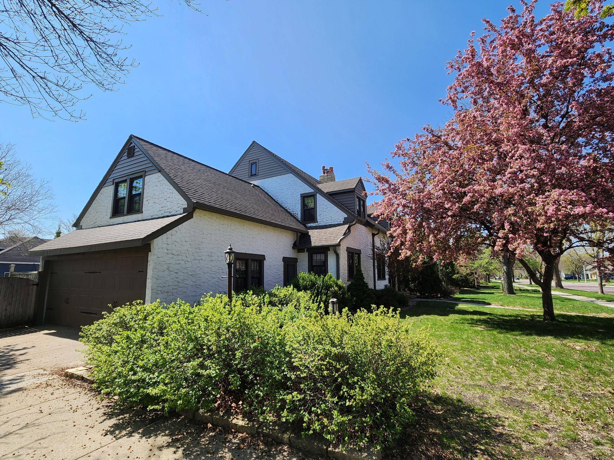 Saint Peter, MN 56082,425 N 3rd ST