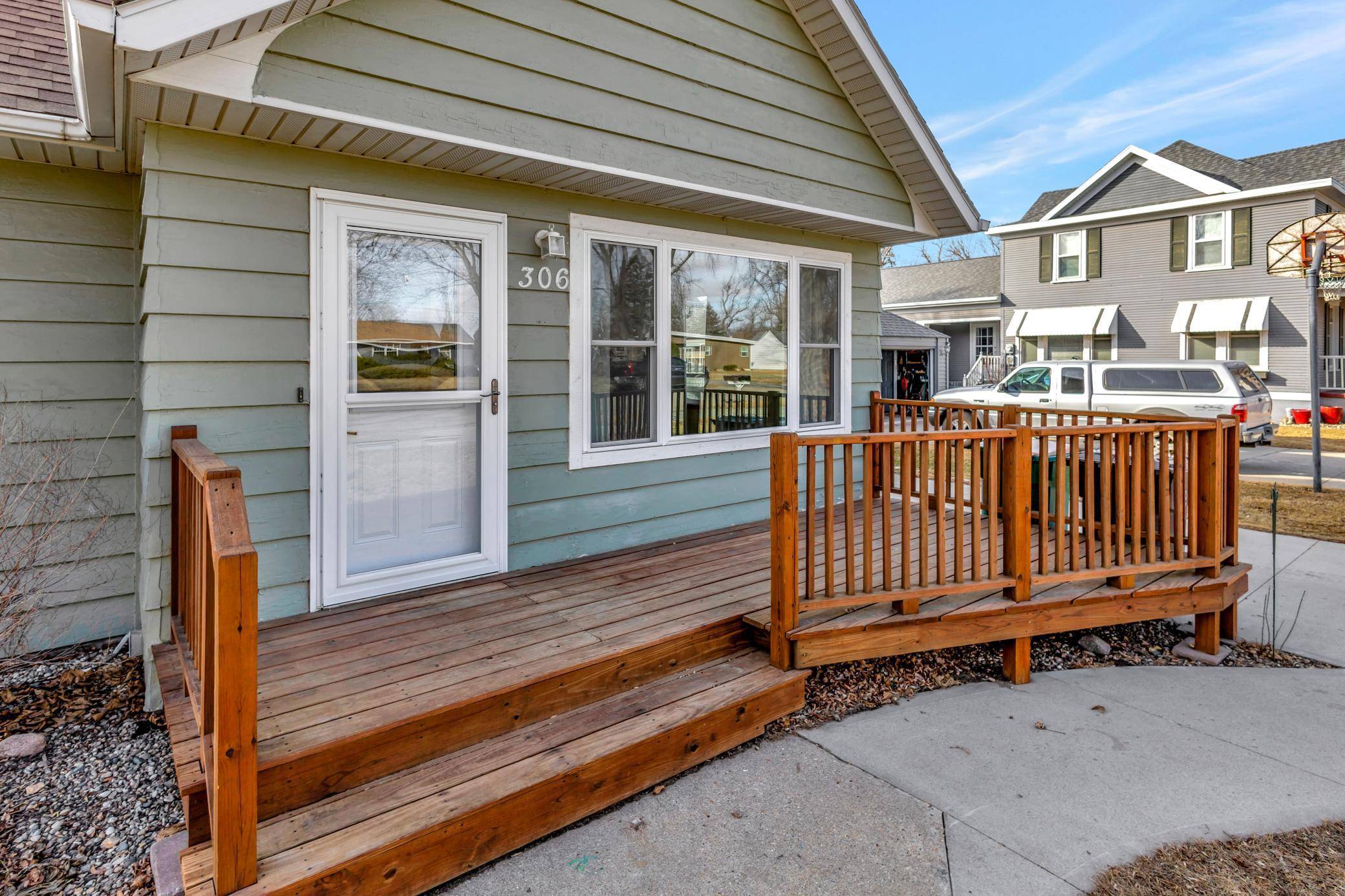 Hendricks, MN 56136,306 S Oak ST