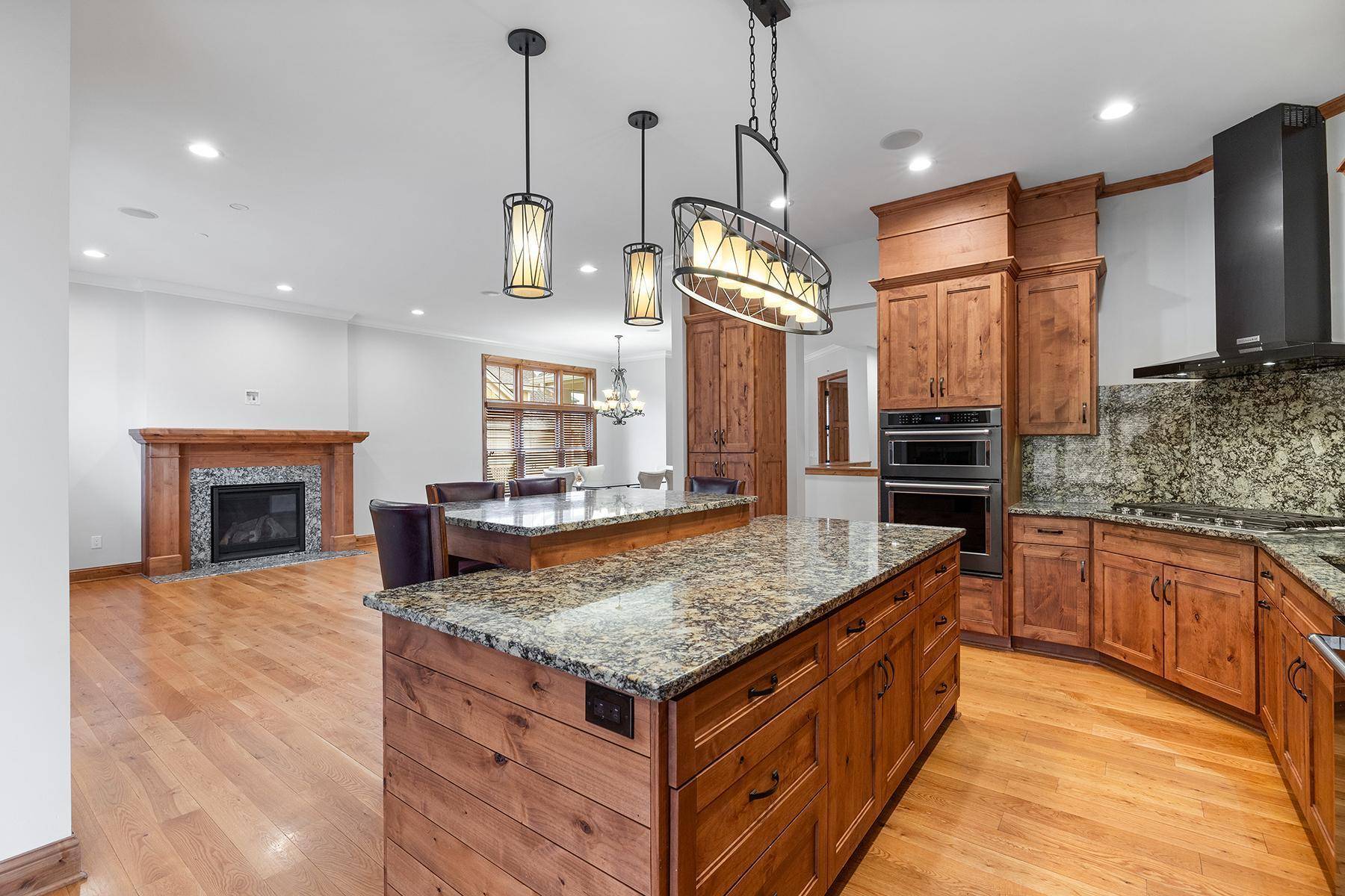 Mendota Heights, MN 55118,1328 Riverside LN