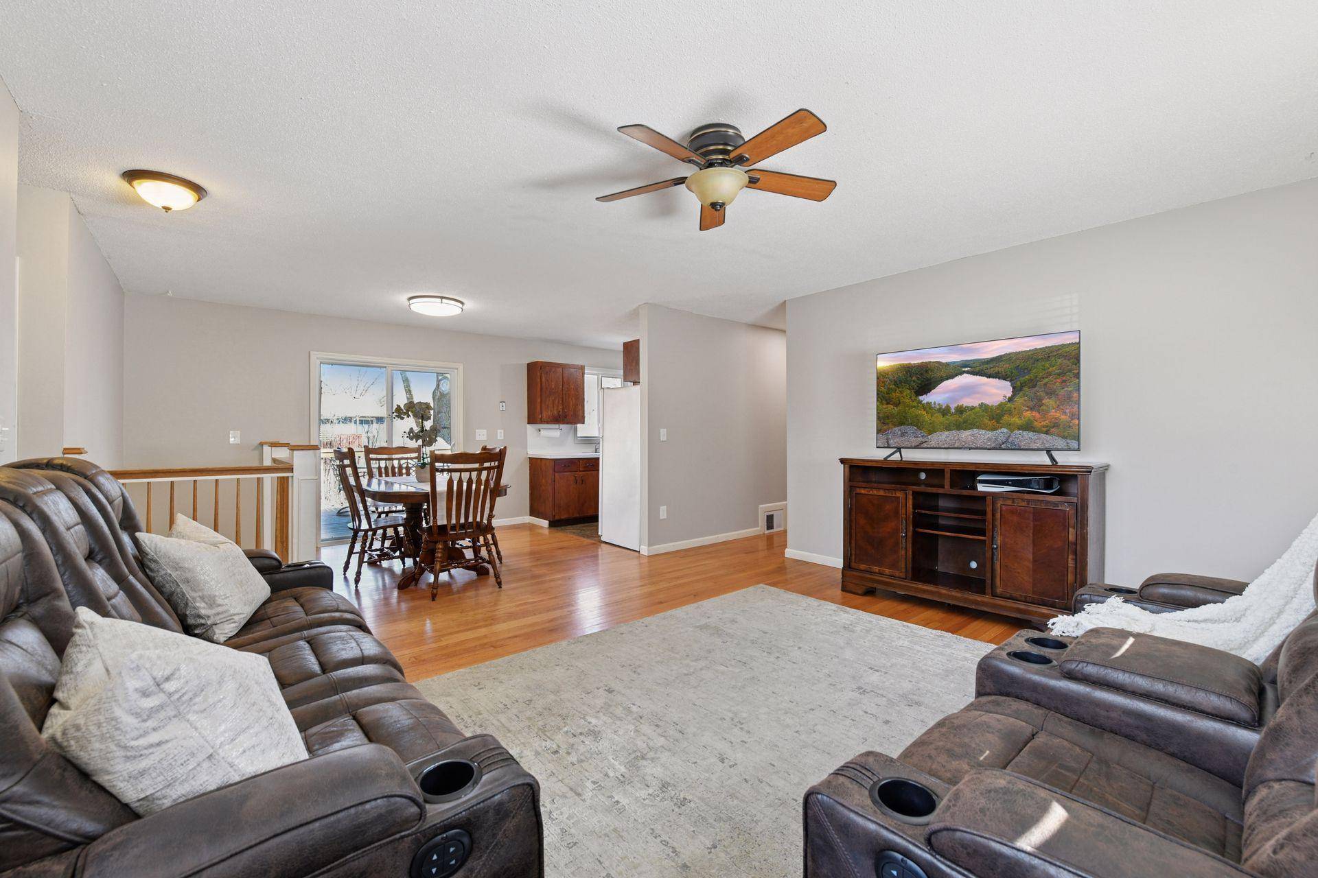 Chaska, MN 55318,112510 Washington LN
