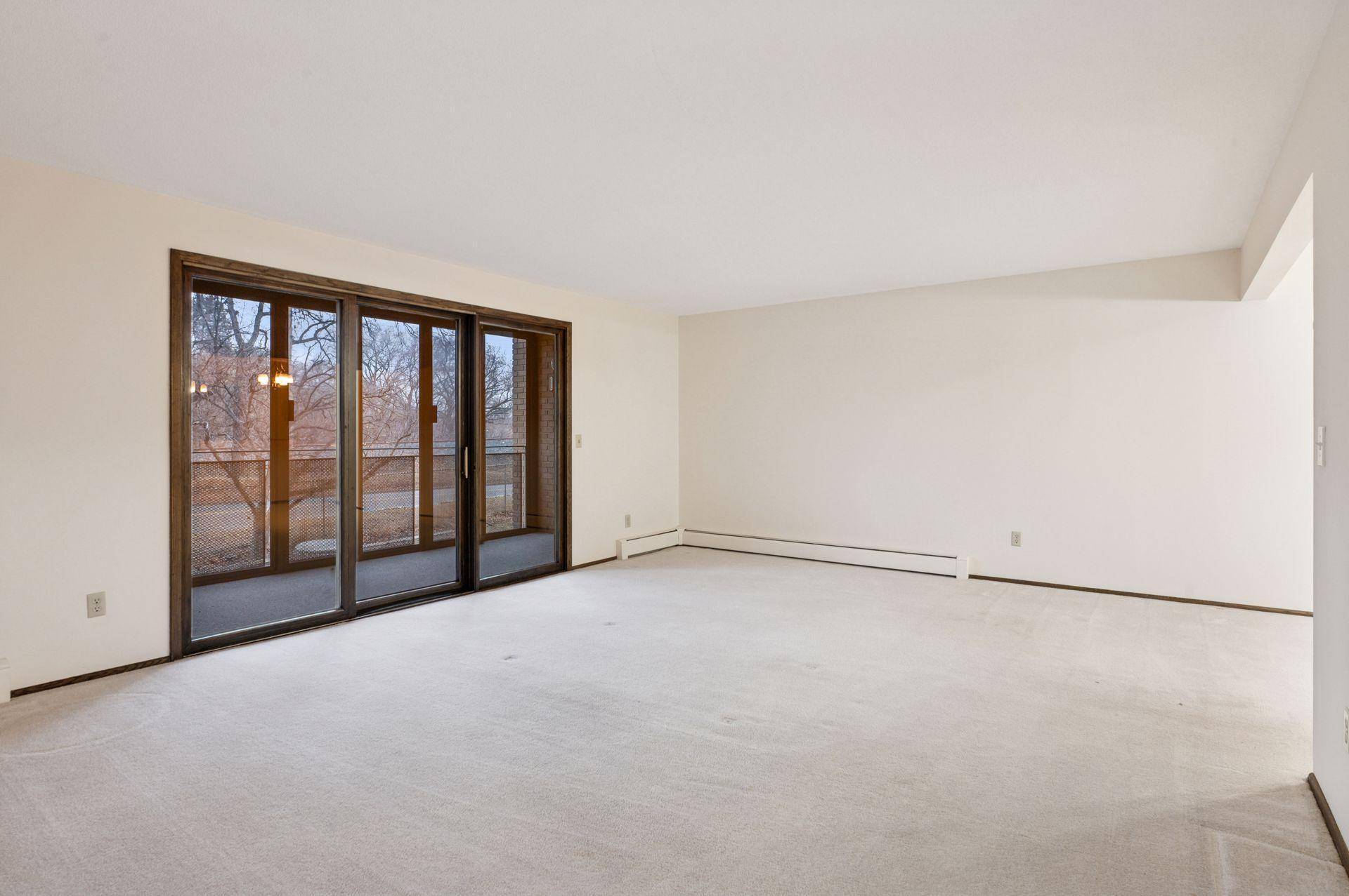 Edina, MN 55436,4350 Brookside CT #205