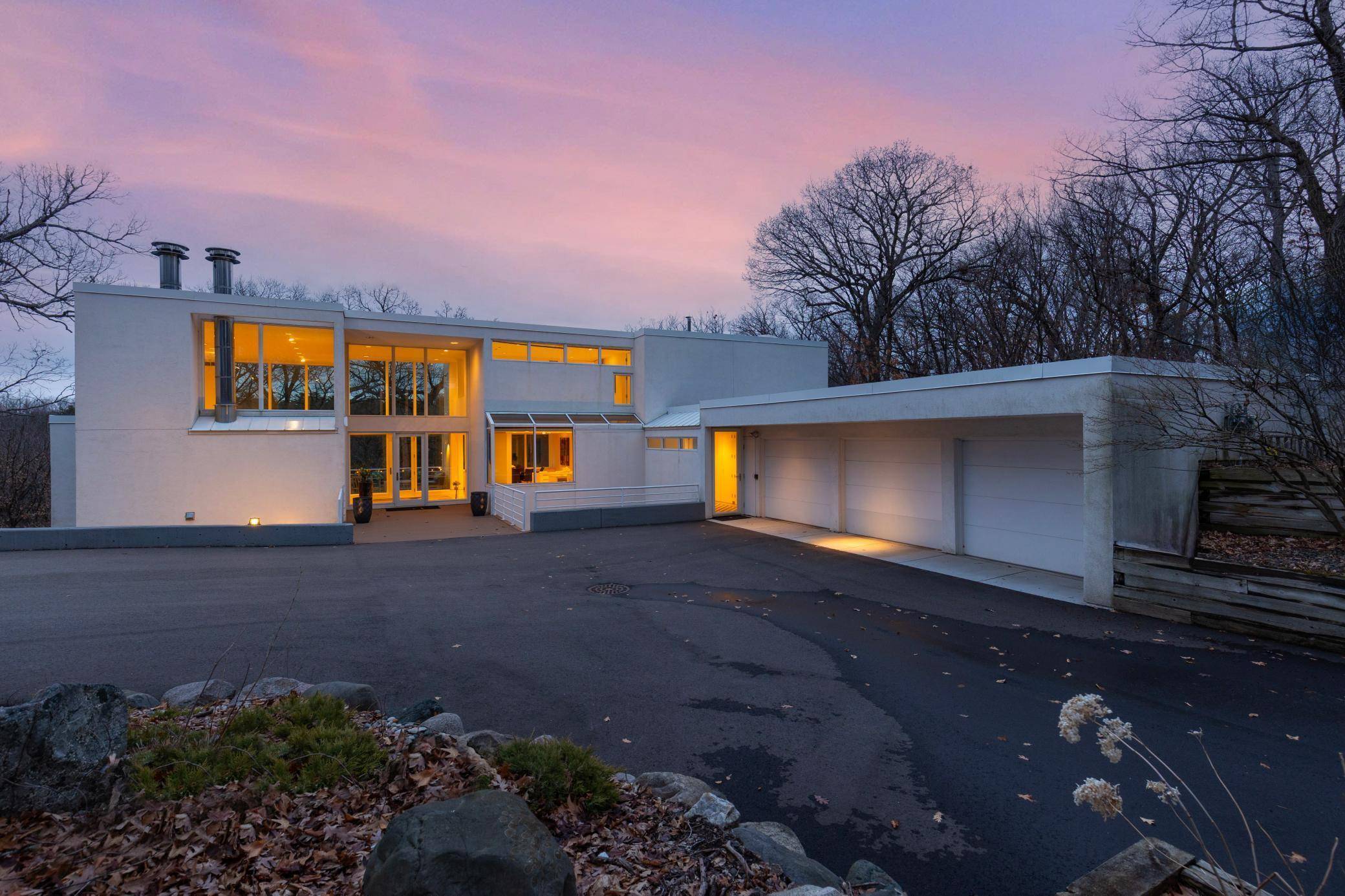 Minnetonka, MN 55305,2451 Byrnes RD