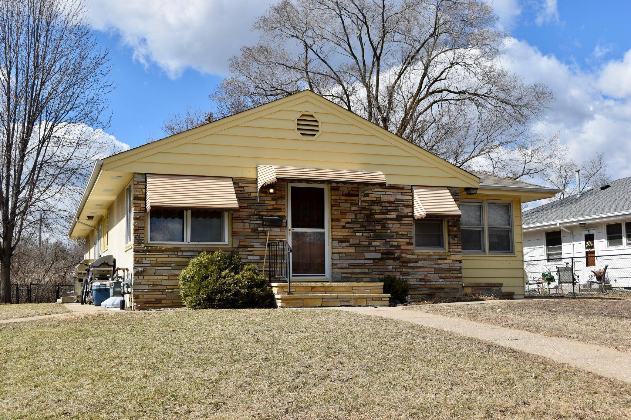Hopkins, MN 55343,318/320 16th AVE N