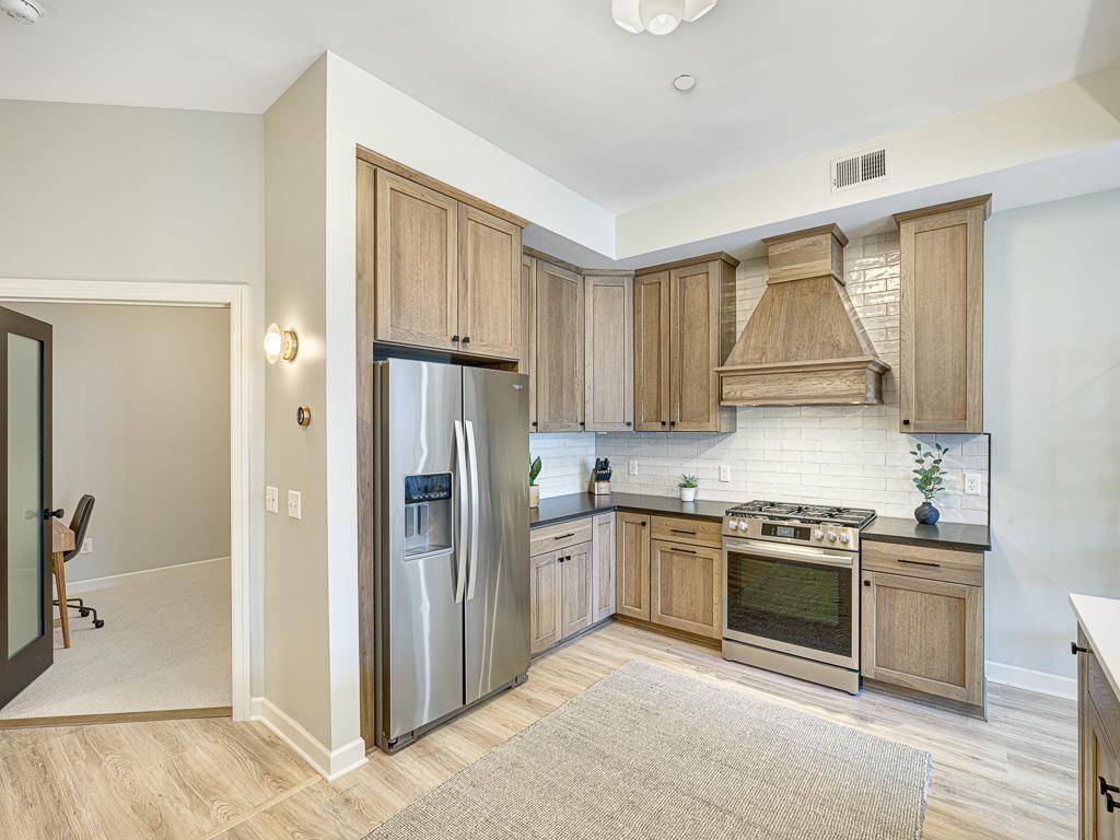 Mendota Heights, MN 55118,701 Linden ST #105