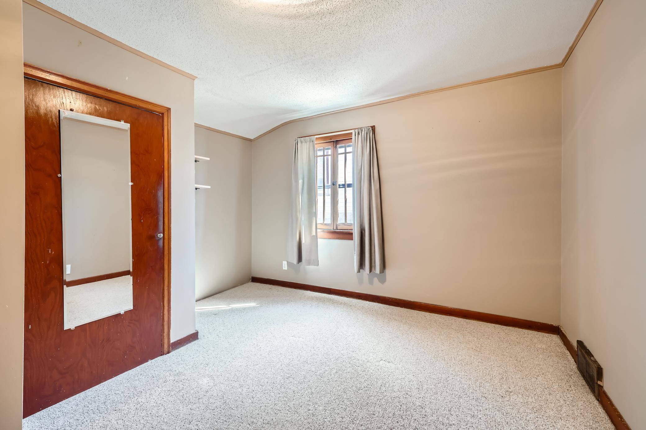 Saint Paul, MN 55106,1739 Reaney AVE