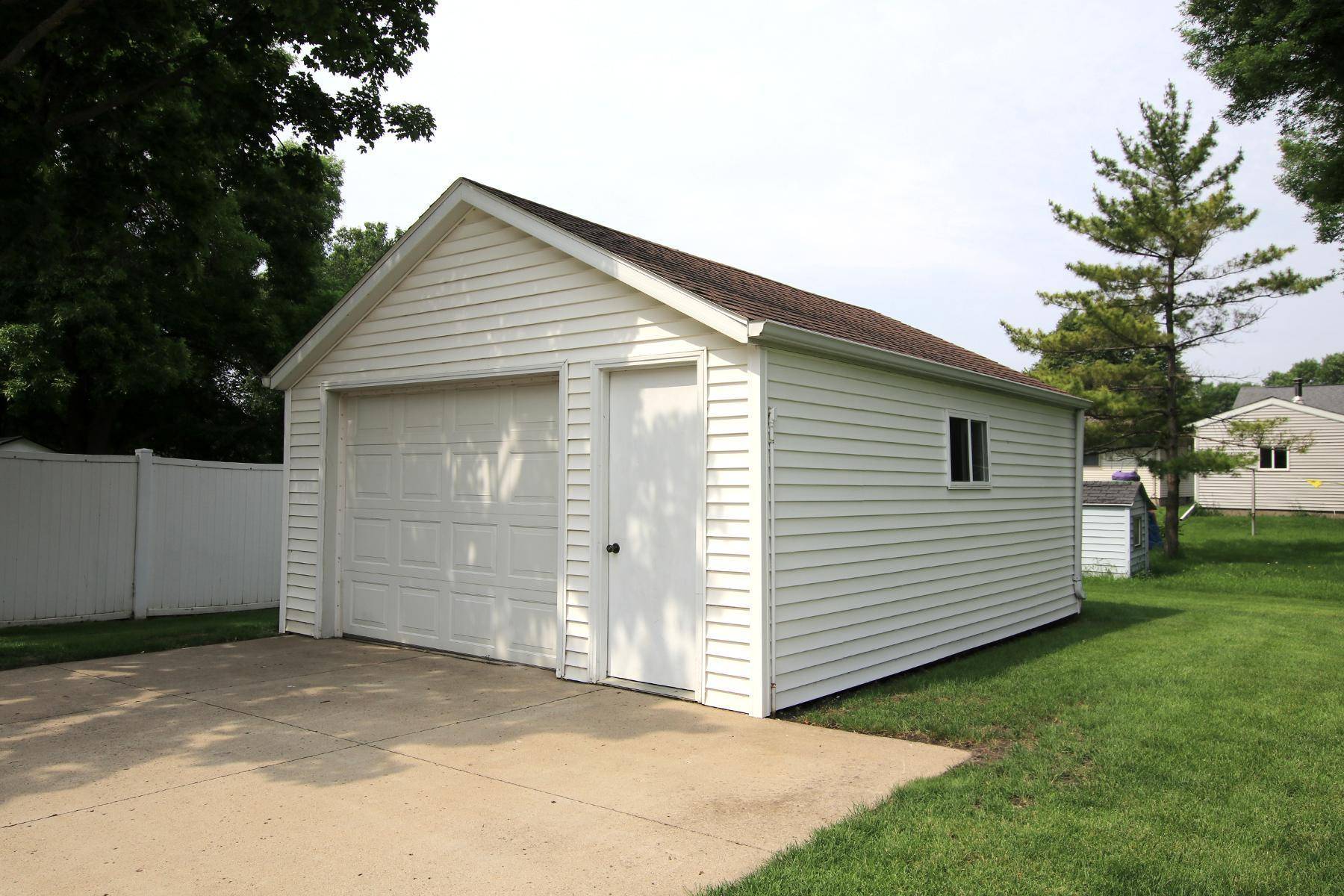 Fairfax, MN 55332,21 1st ST NE