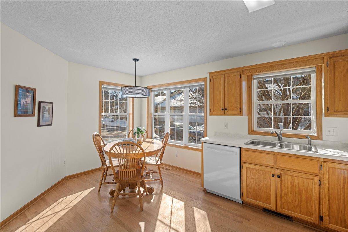 Mahtomedi, MN 55115,633 Woodland DR