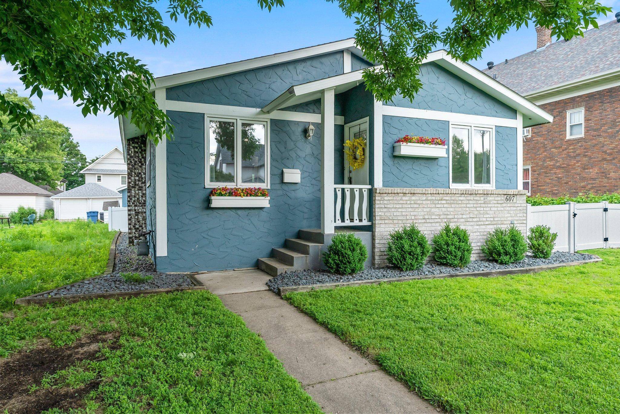 Minneapolis, MN 55413,607 Adams ST NE