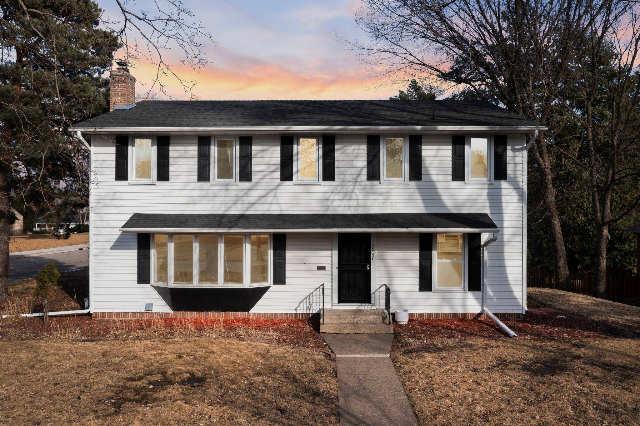Hopkins, MN 55343,101 Oakwood RD