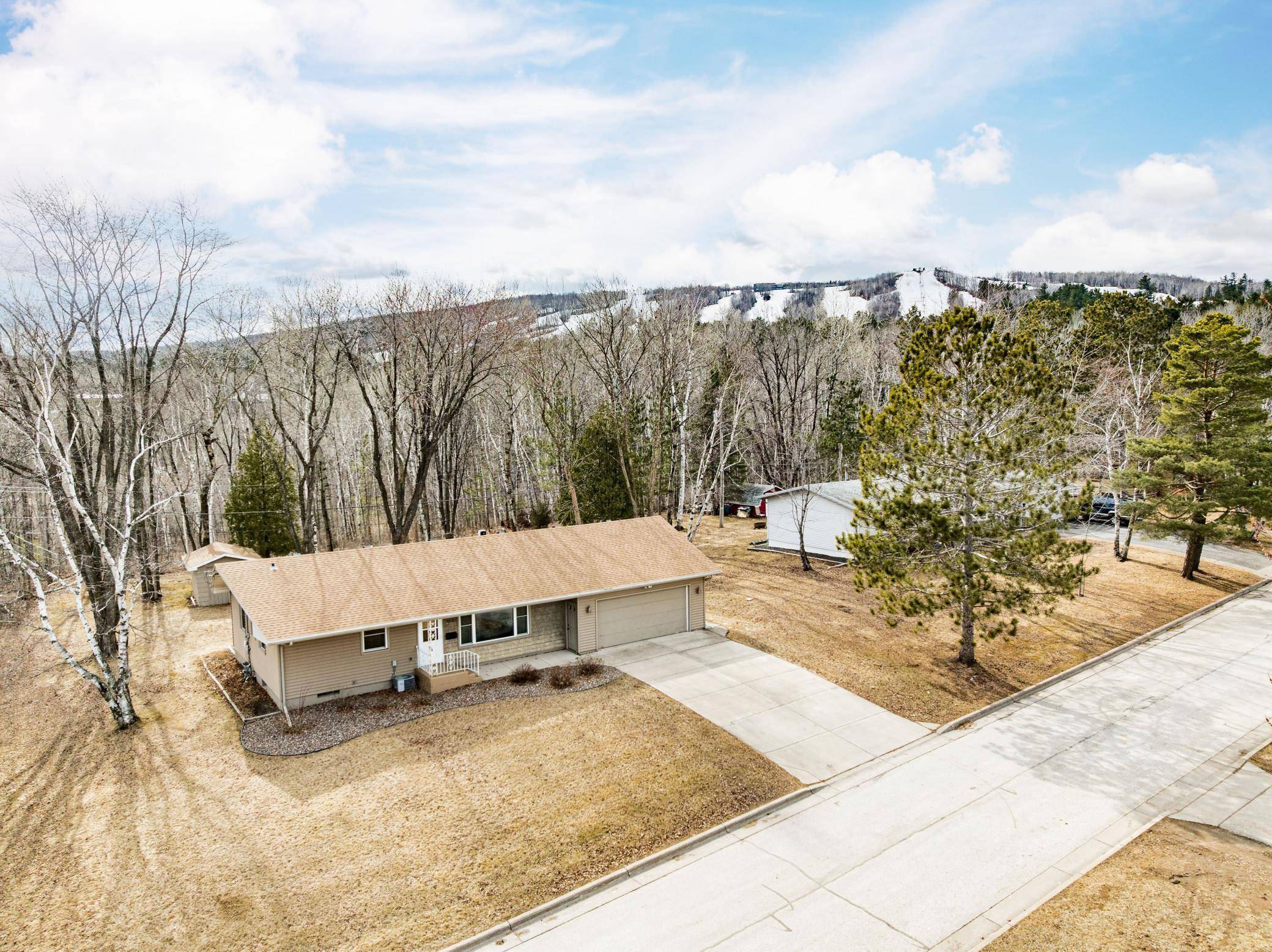 Duluth, MN 55807,315 N 85th AVE W