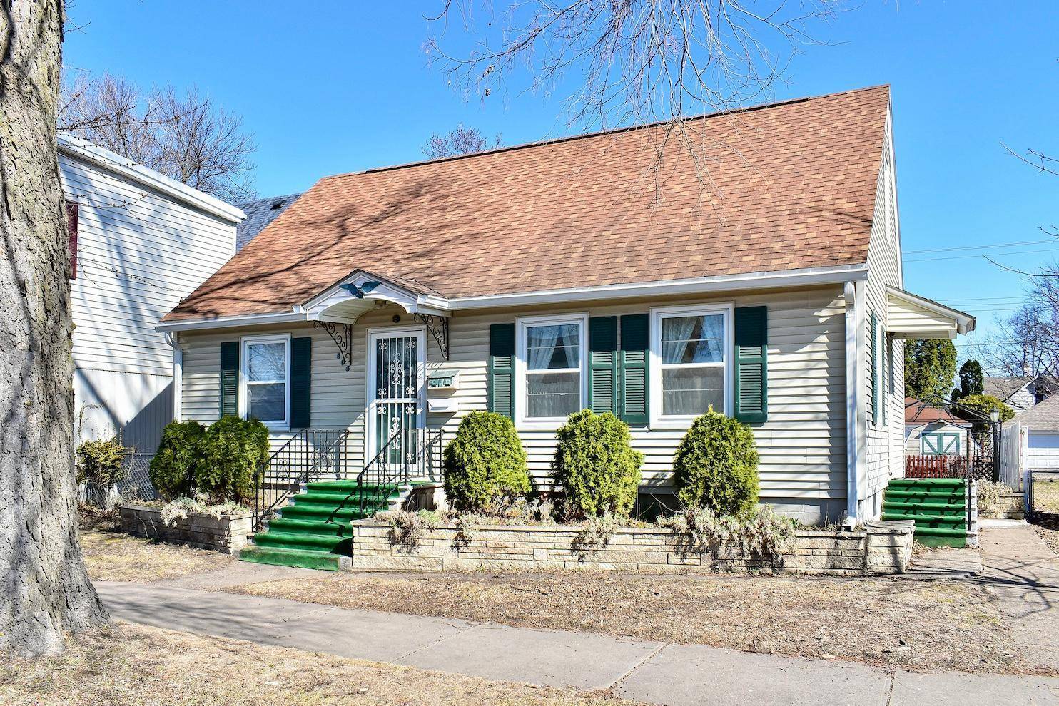 Winona, MN 55987,506 E Broadway ST