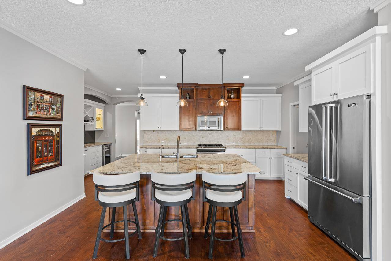 Chanhassen, MN 55317,30 Riley Curve