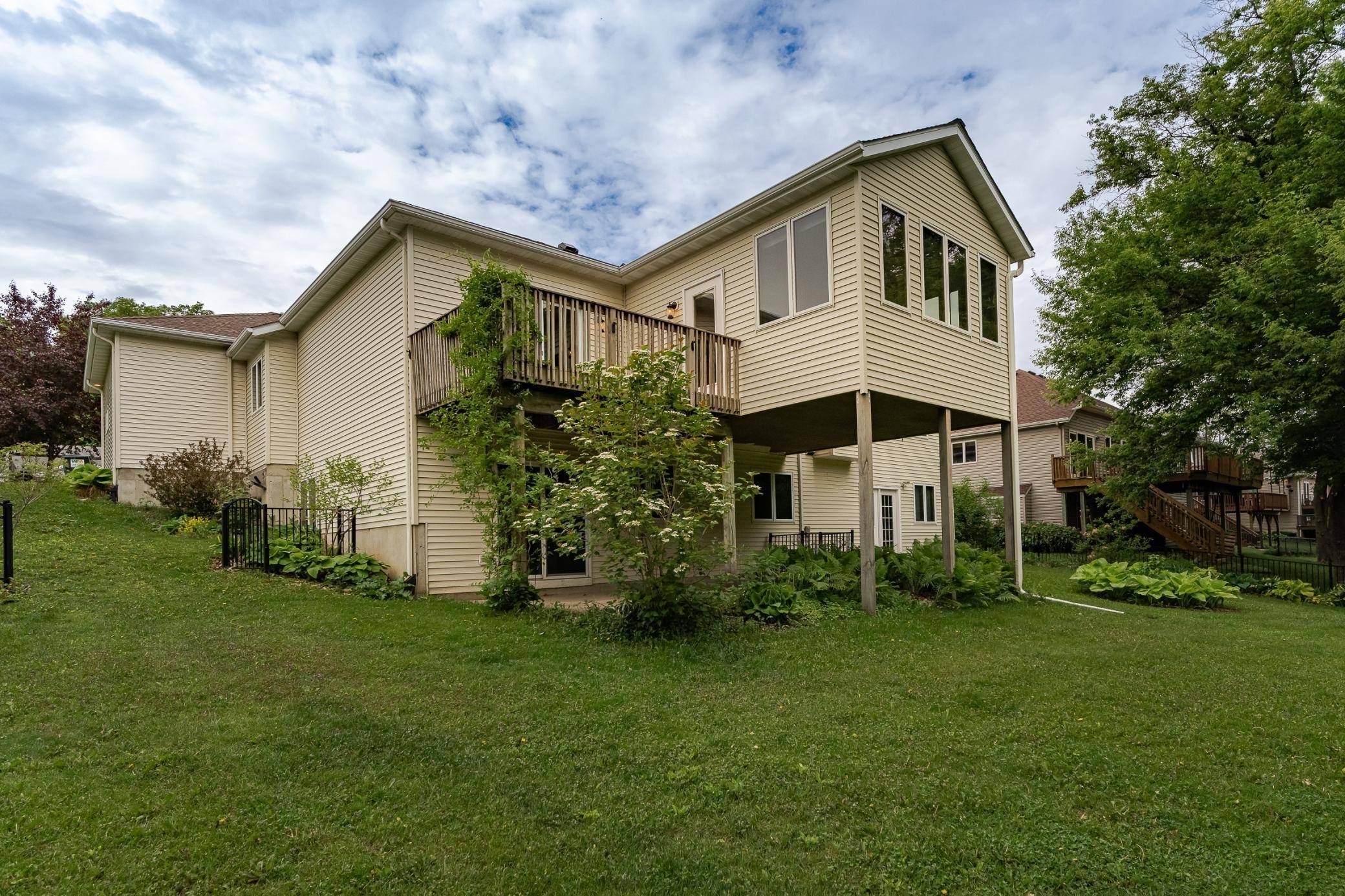 Rochester, MN 55902,915 Southern Woods PL SW
