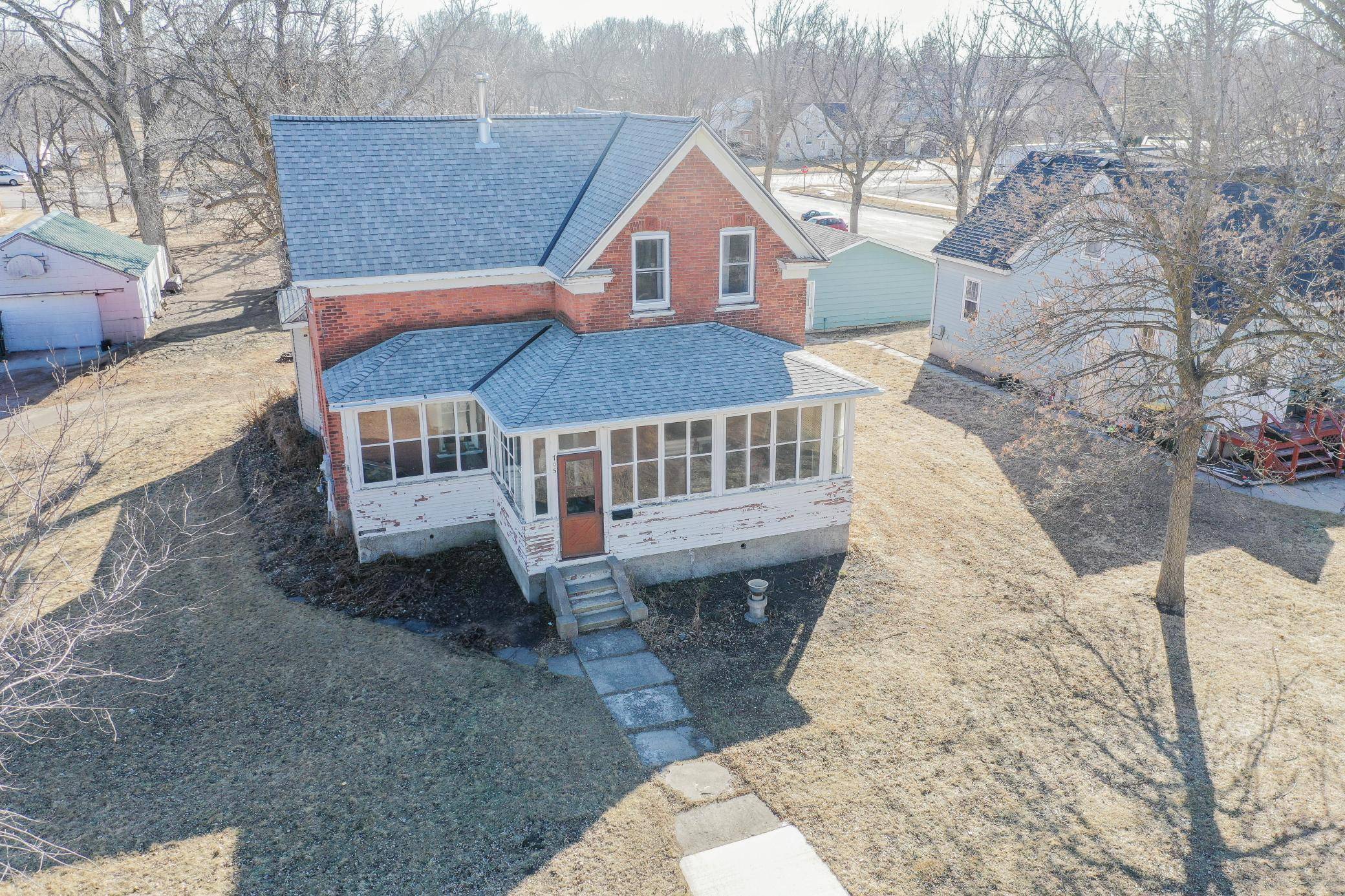 Olivia, MN 56277,705 E Depue AVE
