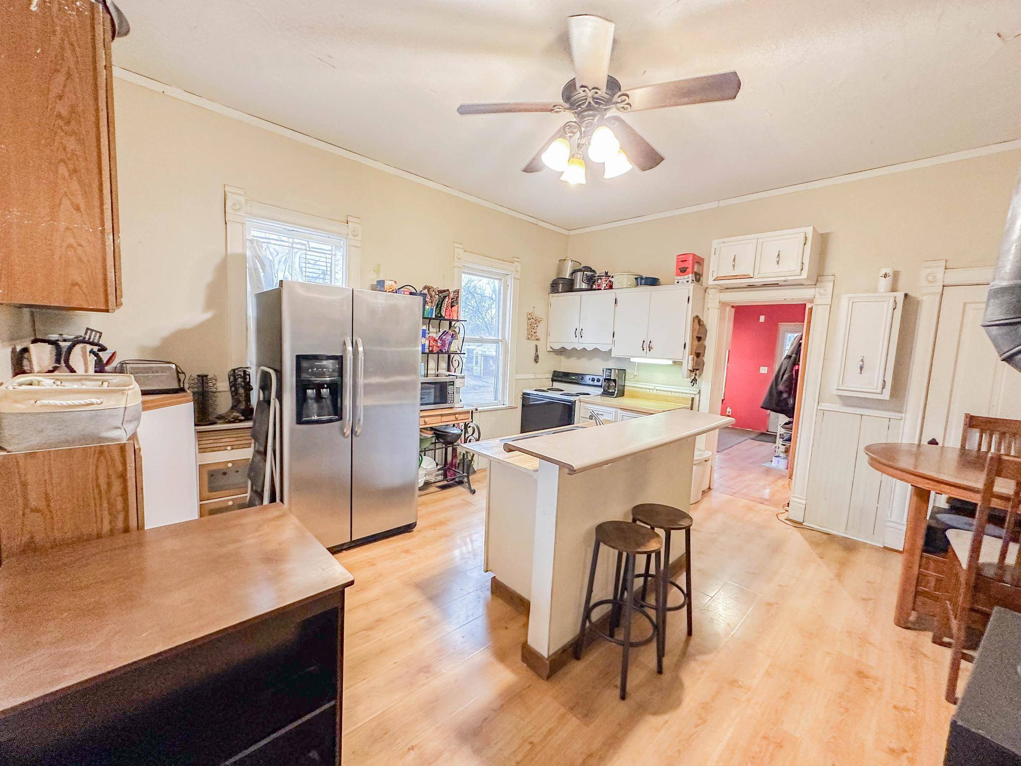 Olivia, MN 56277,705 E Depue AVE