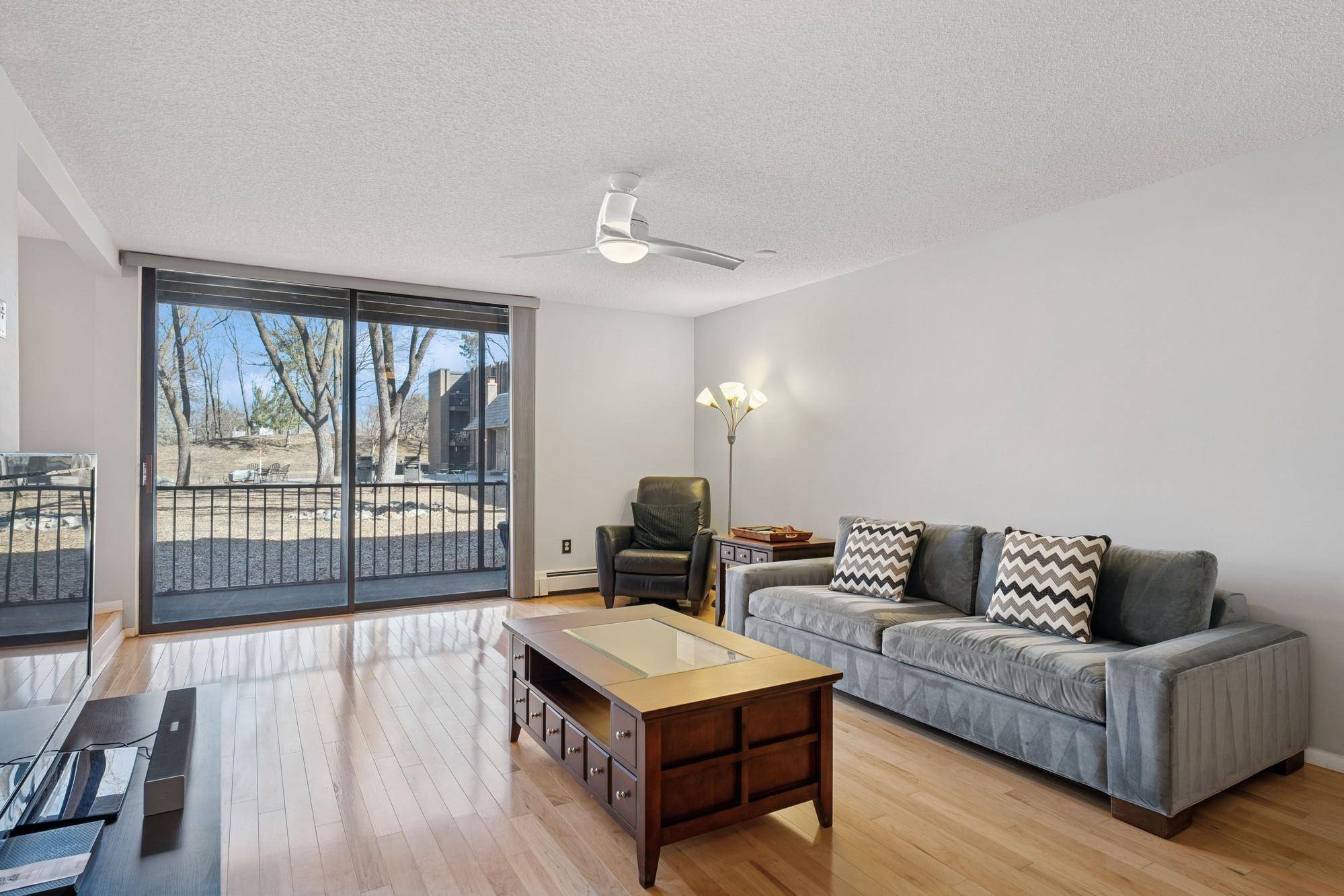 Edina, MN 55436,6075 Lincoln DR #109