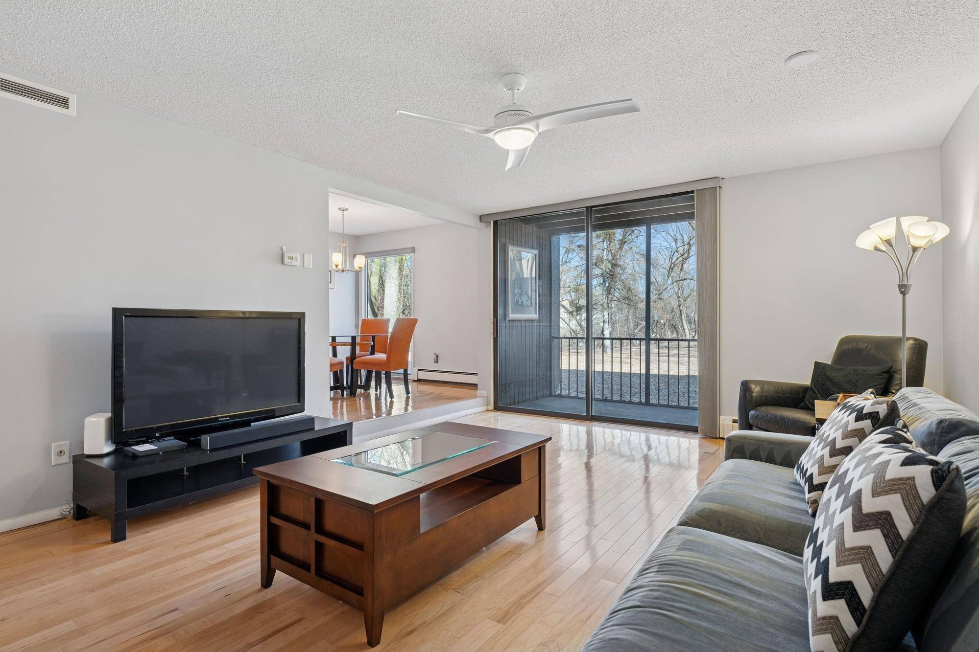 Edina, MN 55436,6075 Lincoln DR #109