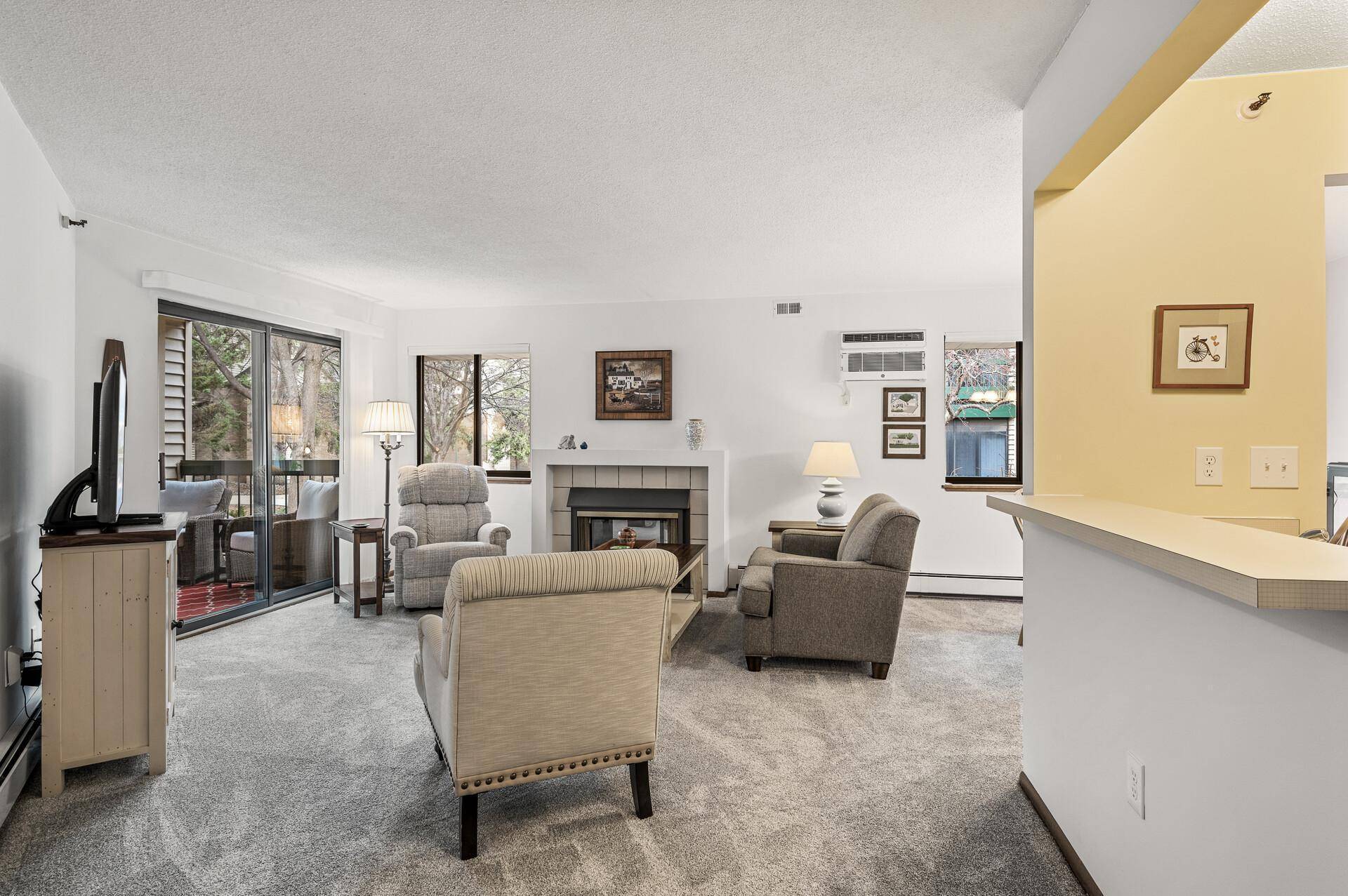 Edina, MN 55435,7618 York AVE S #1115