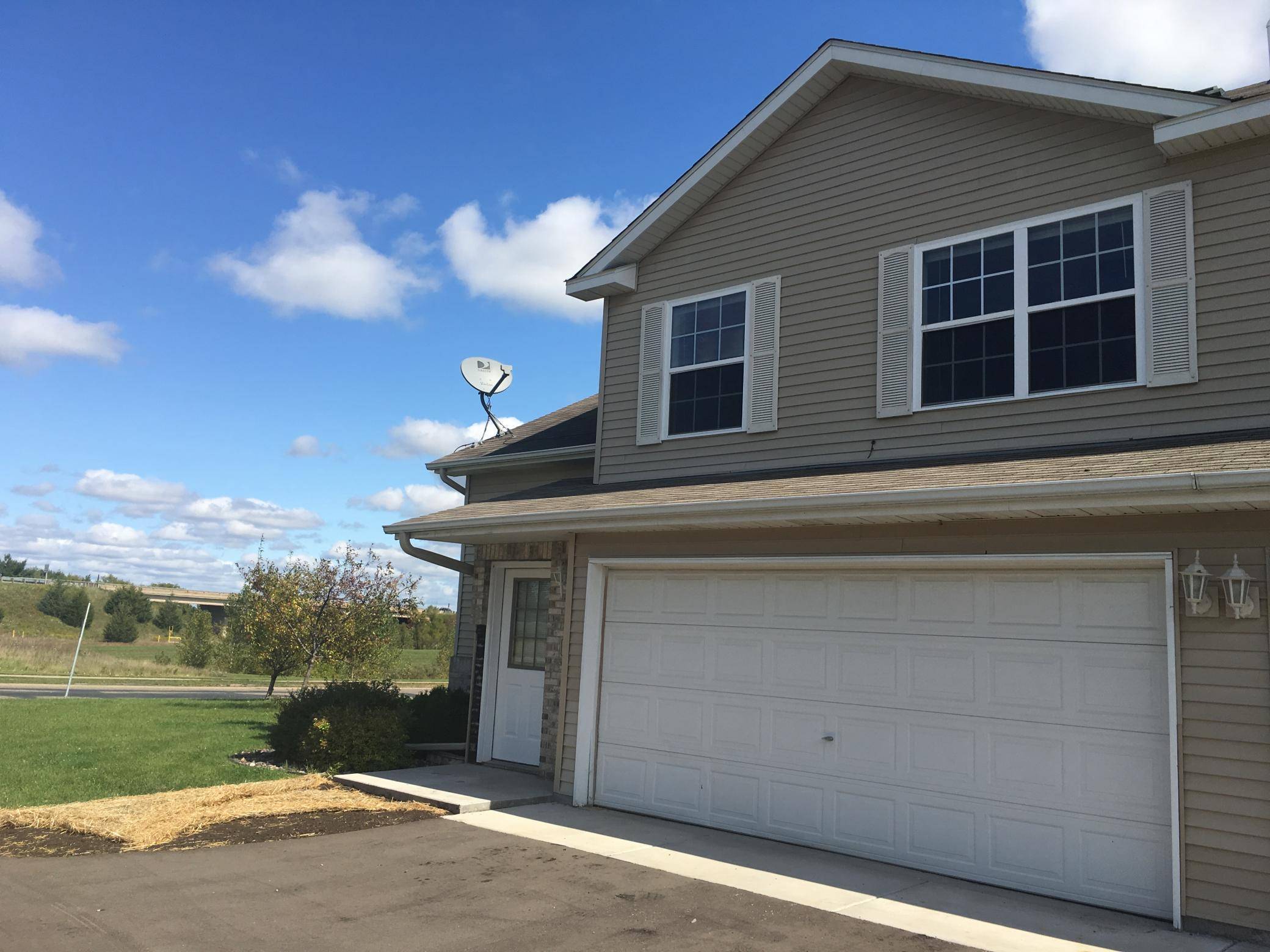 Somerset, WI 54025,601 Meadow LN