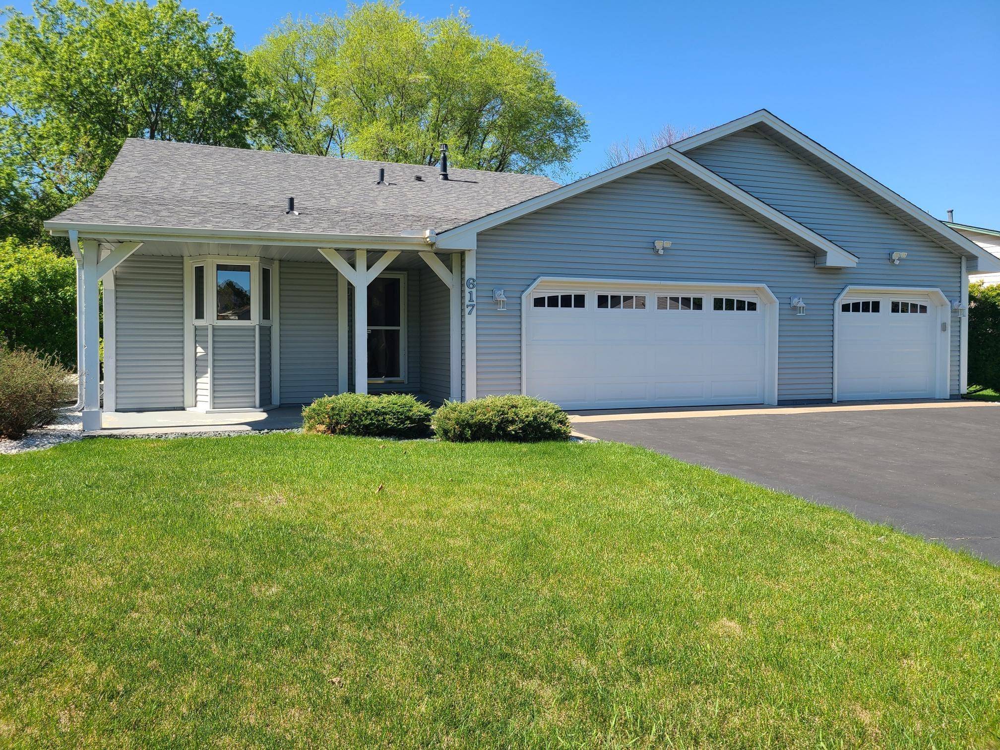 Brooklyn Park, MN 55444,617 Meadowwood DR