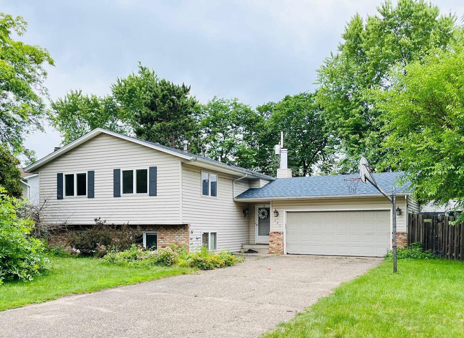 Shoreview, MN 55126,209 Dennison AVE