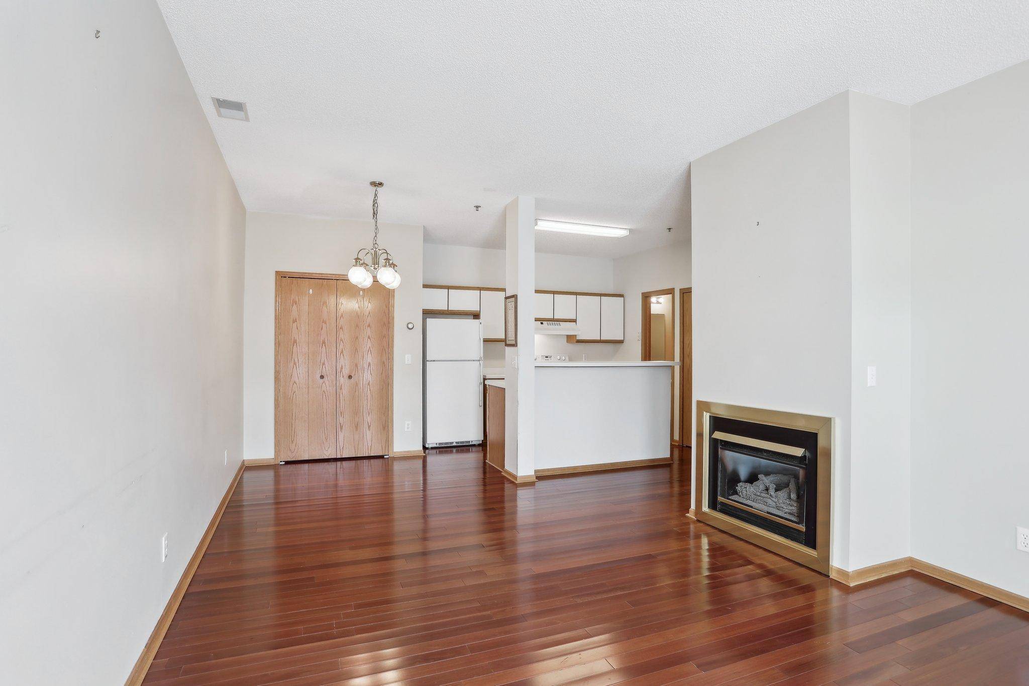 Eden Prairie, MN 55344,8477 Cortland RD