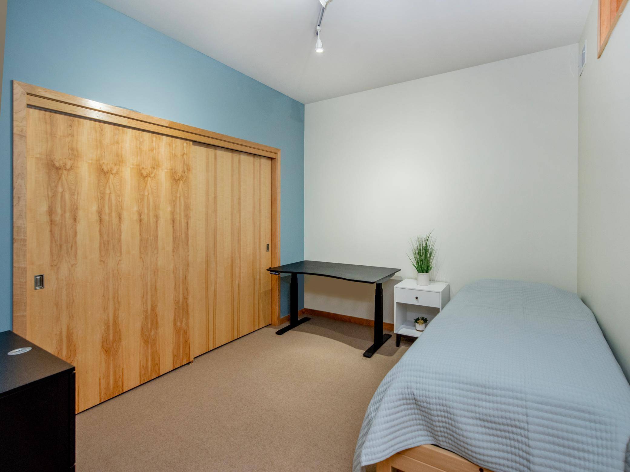 Minneapolis, MN 55408,1211 Lagoon AVE #403