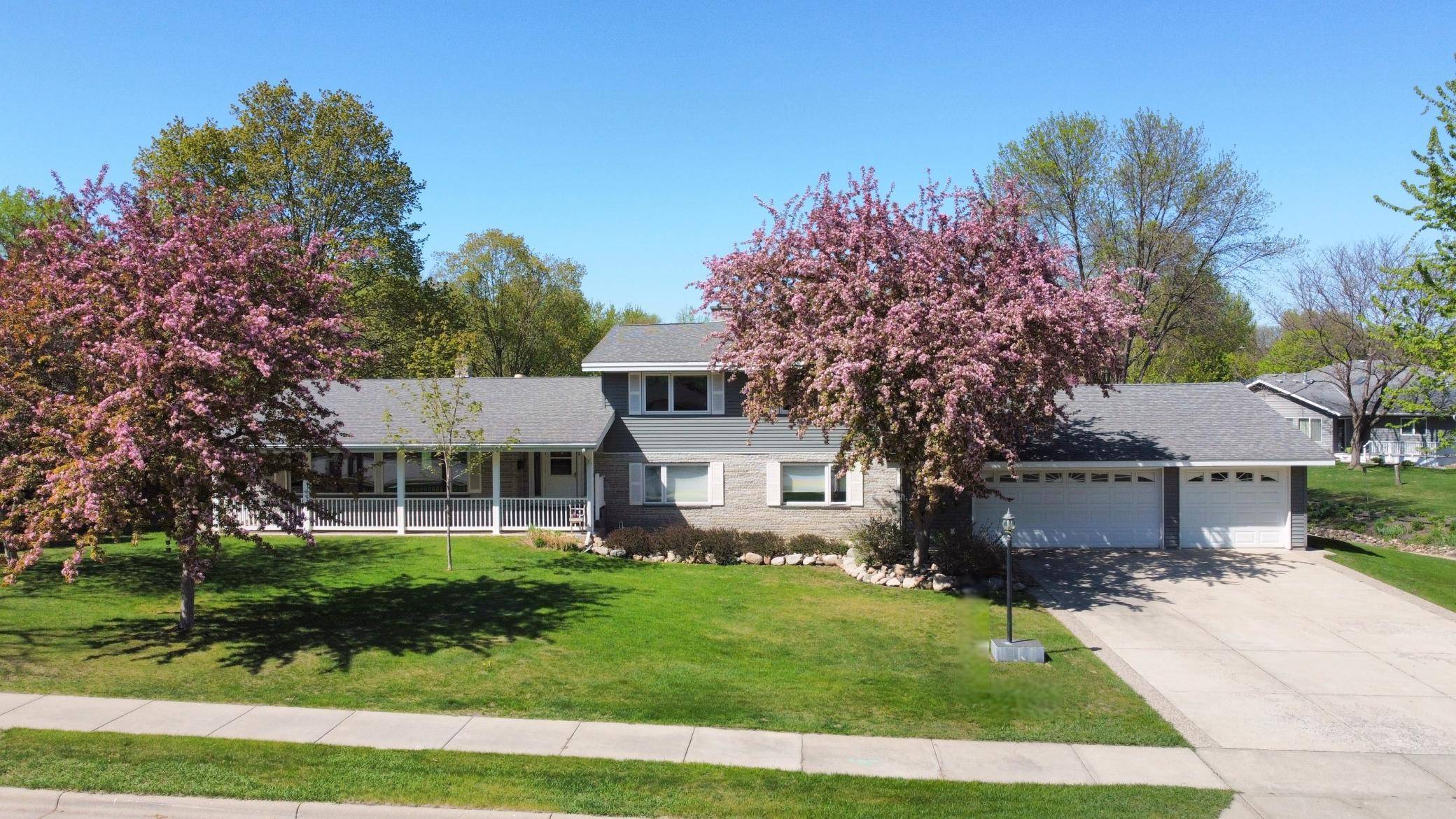 Cold Spring, MN 56320,213 2nd ST N