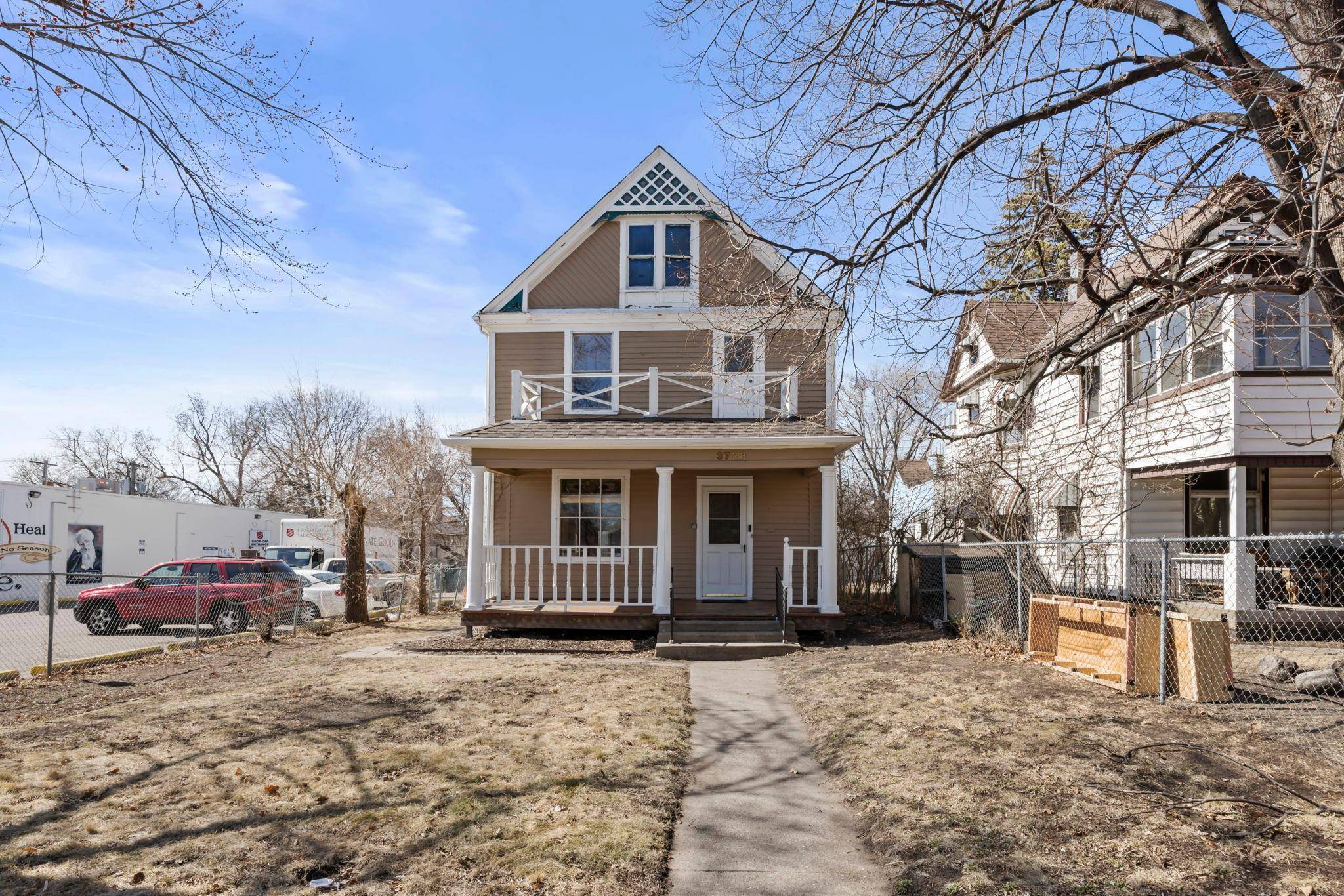Minneapolis, MN 55409,3728 Nicollet AVE