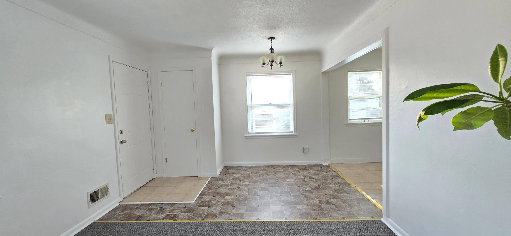 Saint Paul, MN 55119,2175 Bush AVE E