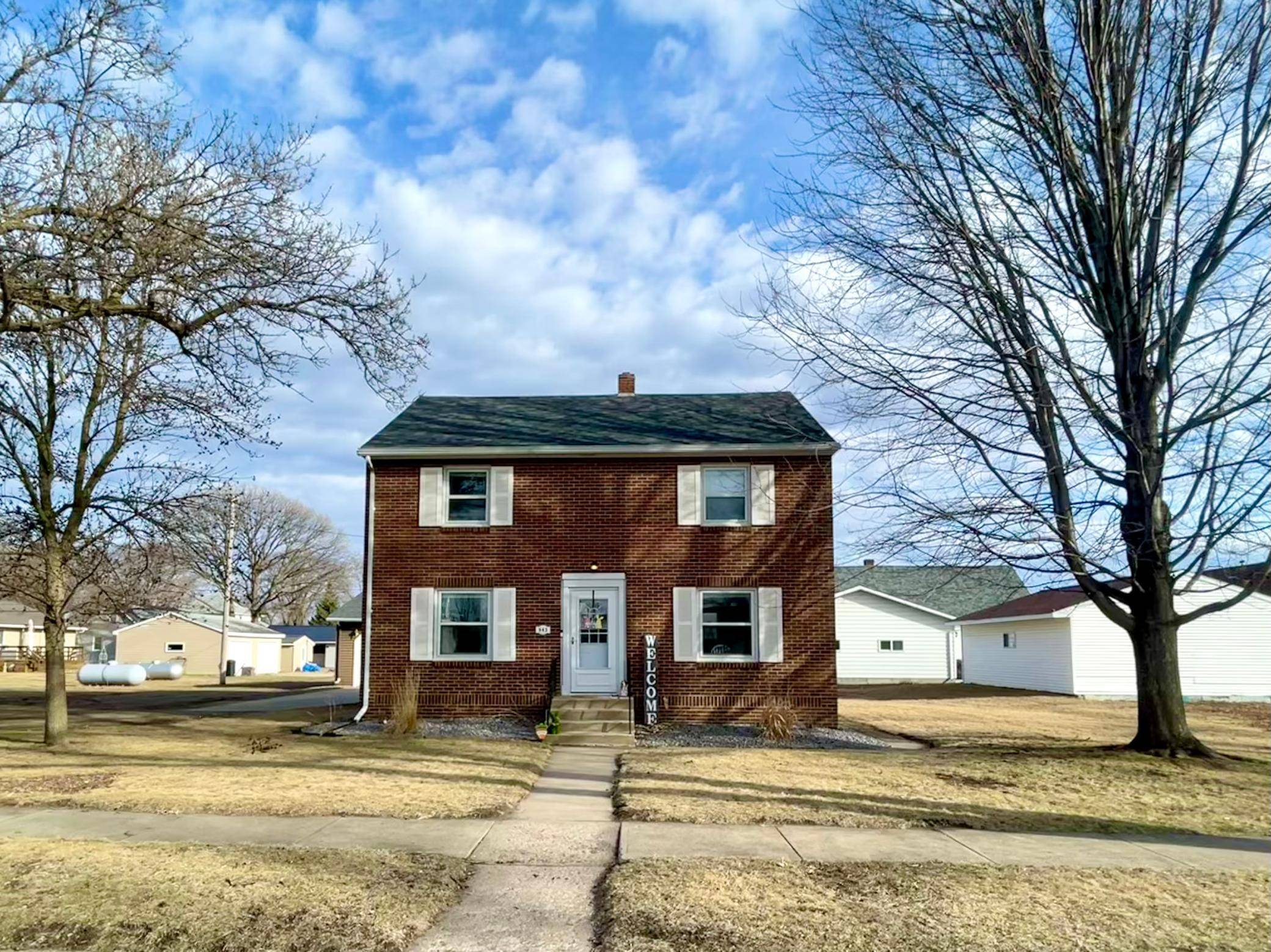 Wabasso, MN 56293,943 North ST
