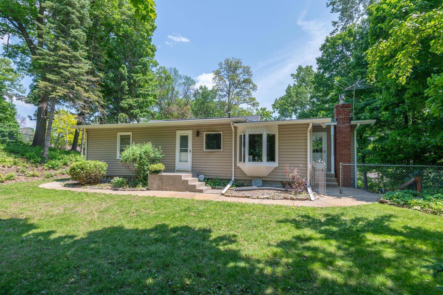 Mound, MN 55364,2873 Essex RD