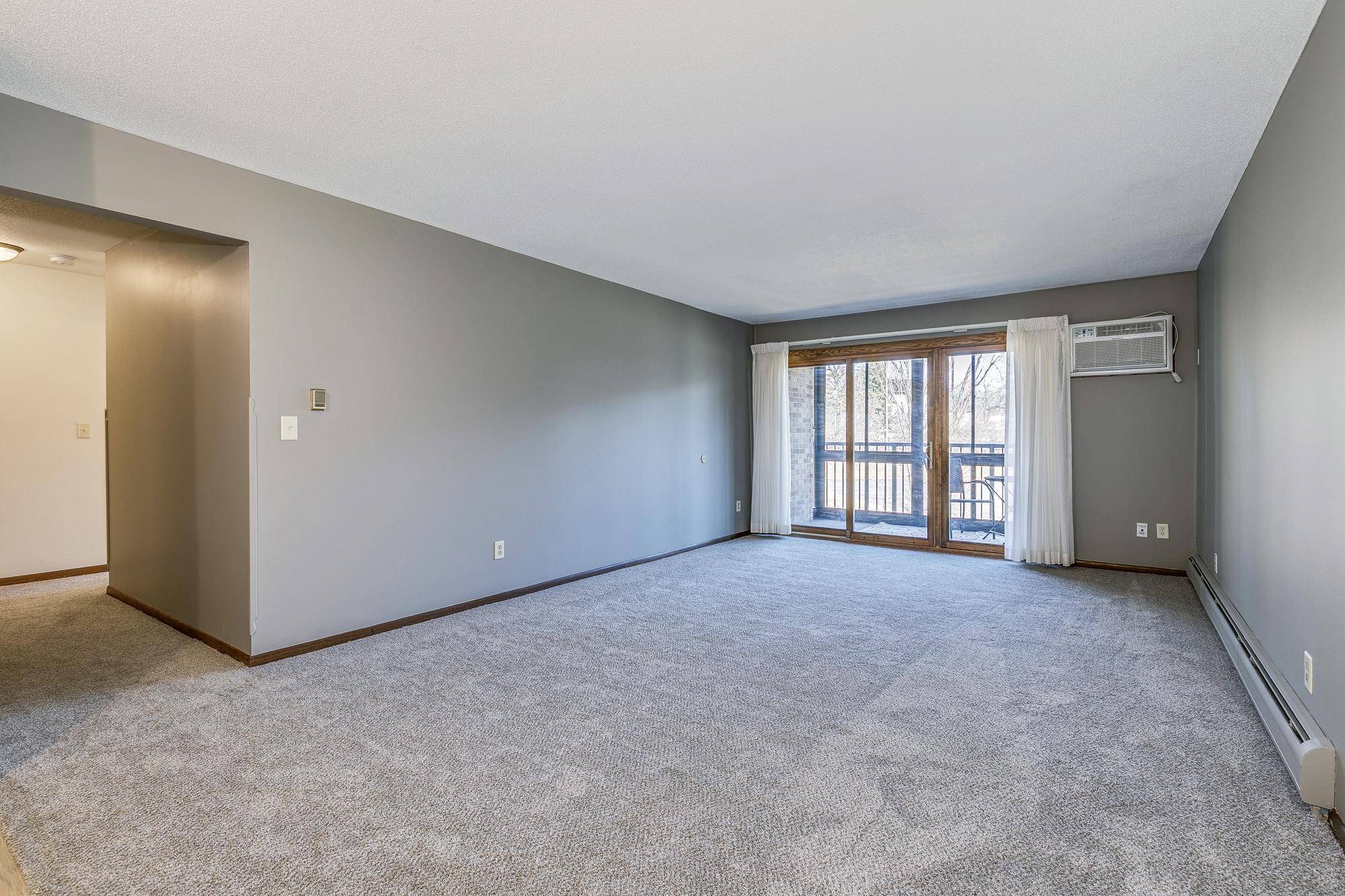 Roseville, MN 55113,2690 Oxford ST N #226