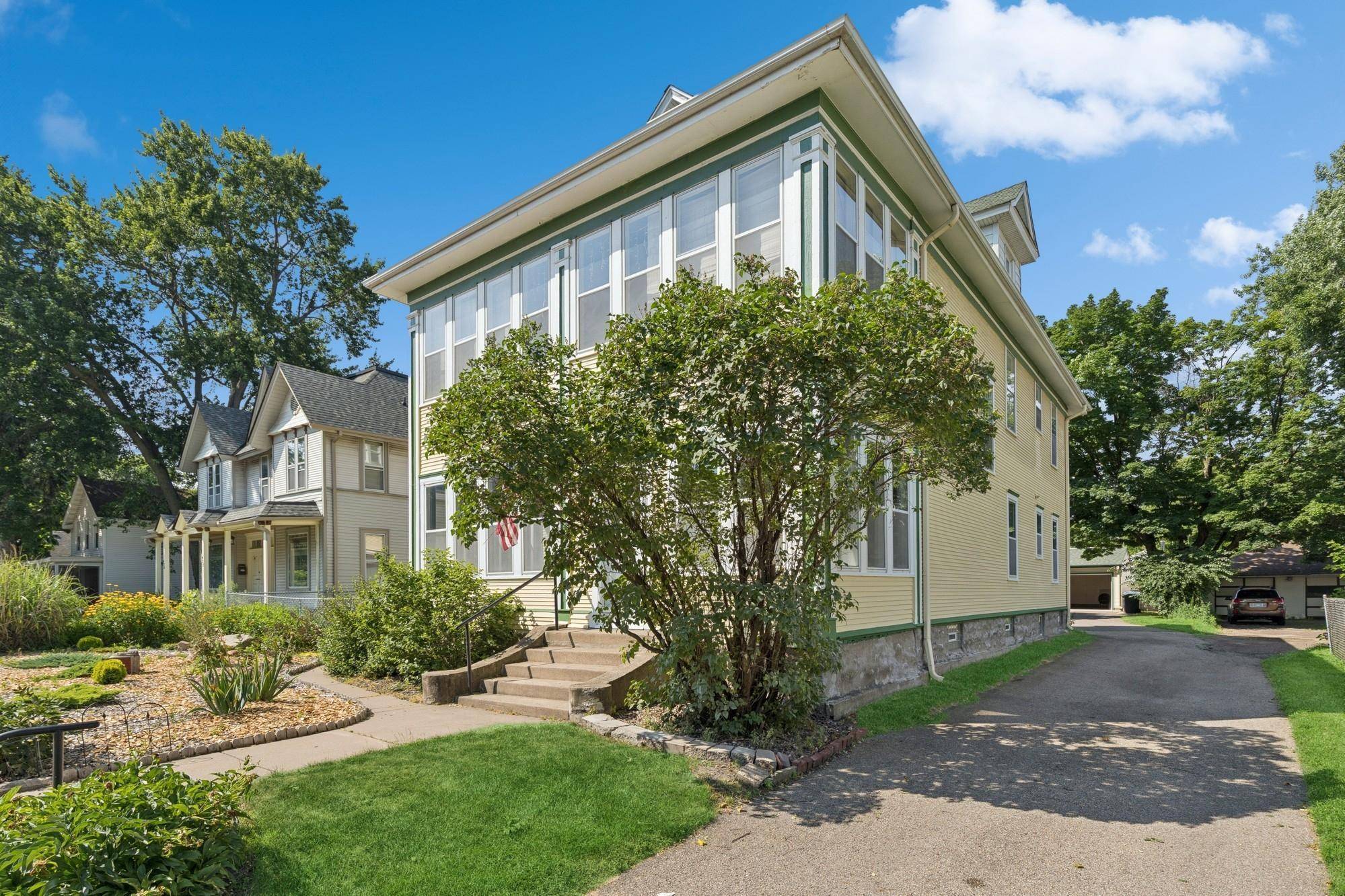 Minneapolis, MN 55413,428 University AVE NE