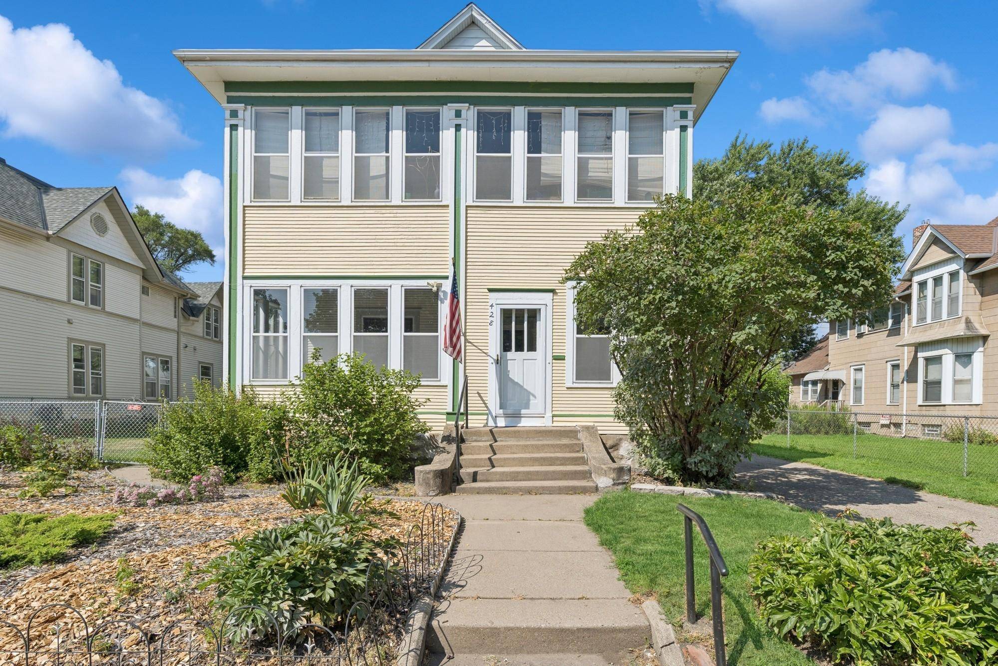 Minneapolis, MN 55413,428 University AVE NE
