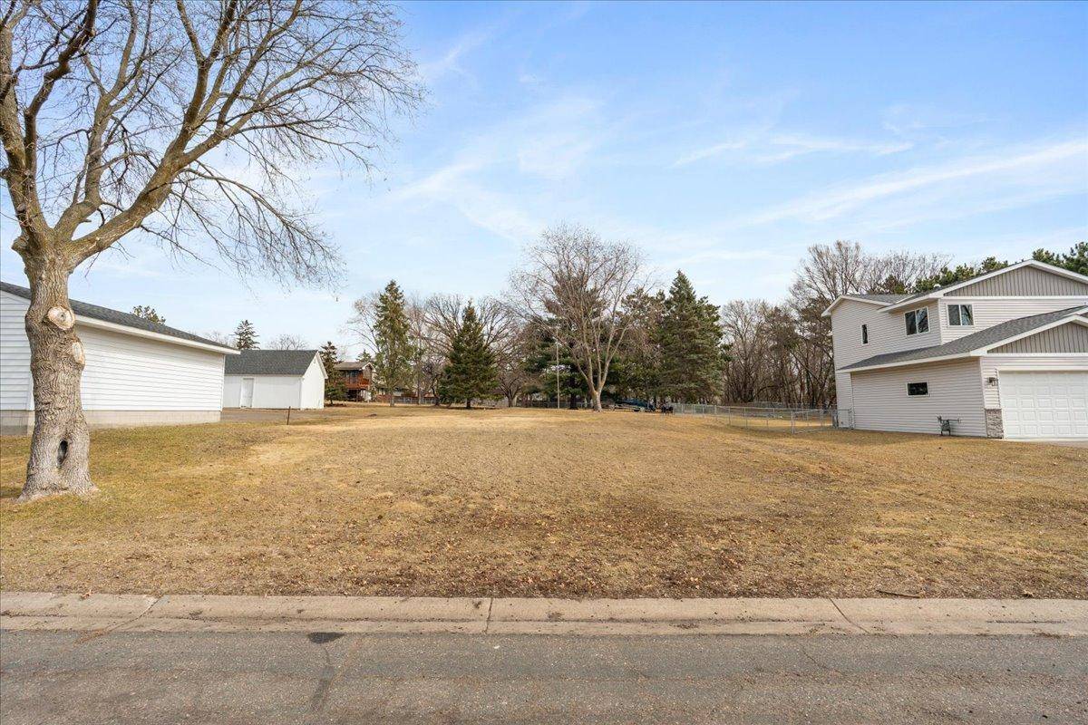 Maplewood, MN 55117,2140 Arkwright ST