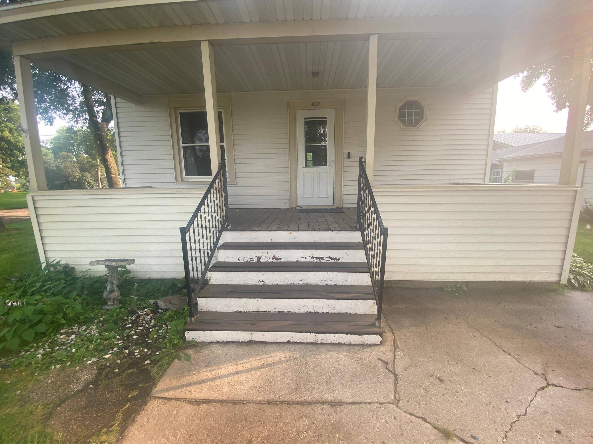 De Graff, MN 56271,407 Atlantic AVE