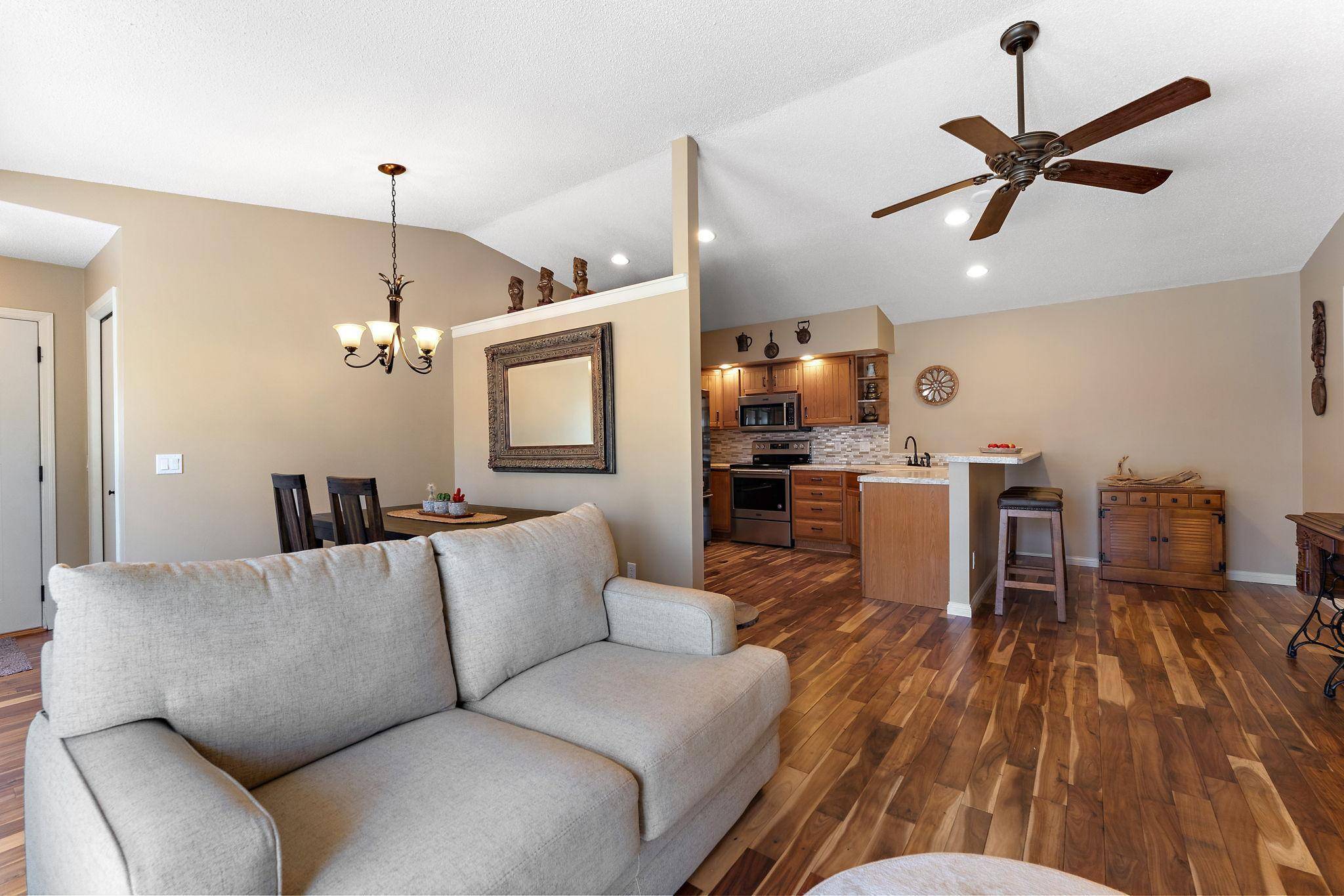 Woodbury, MN 55125,7196 Robinwood Draw