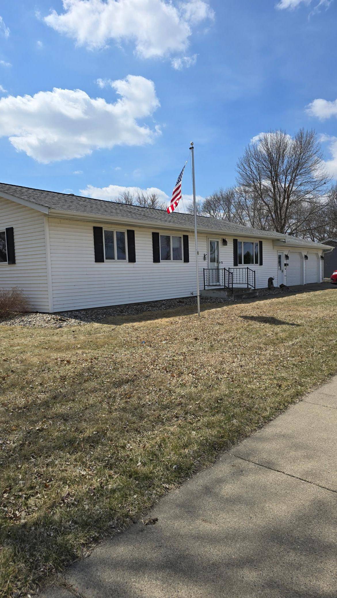 Marshall, MN 56258,502 E Southview DR