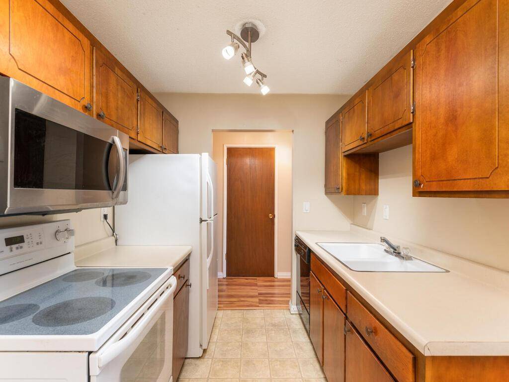 Edina, MN 55435,4351 Parklawn AVE #209E