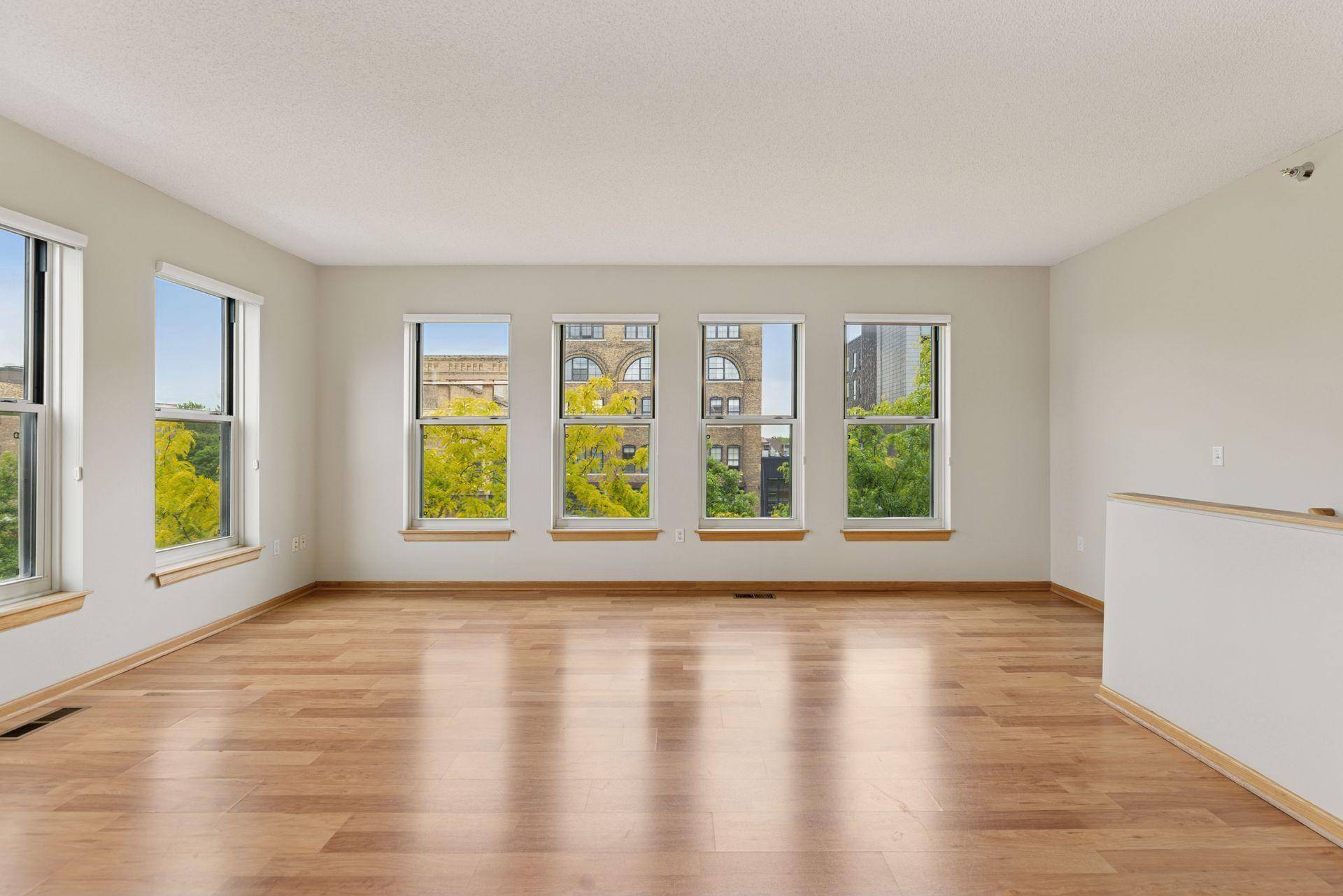 Minneapolis, MN 55401,645 N 1st ST #411