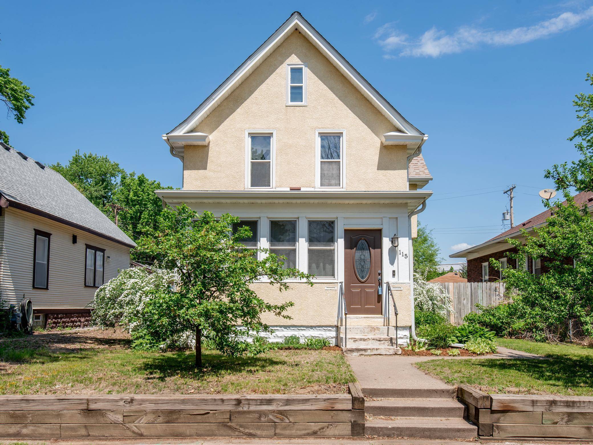 Saint Paul, MN 55117,115 Geranium AVE W