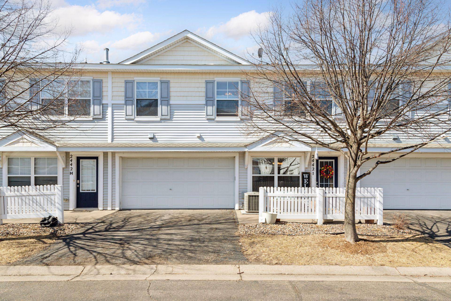 River Falls, WI 54022,2442 Dawes PL #I