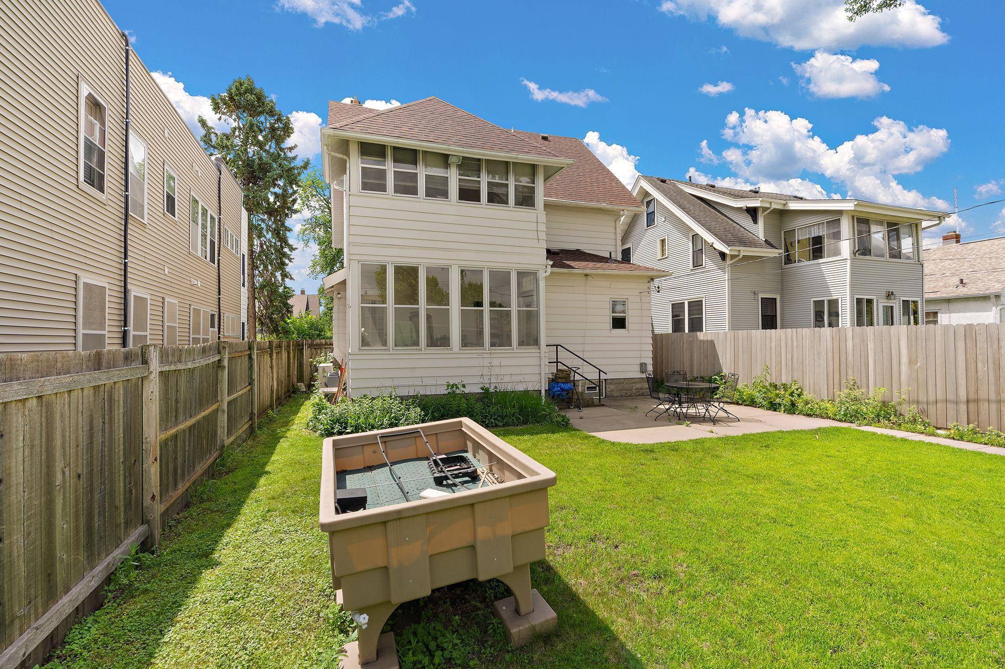 Saint Paul, MN 55104,1293 Dayton AVE