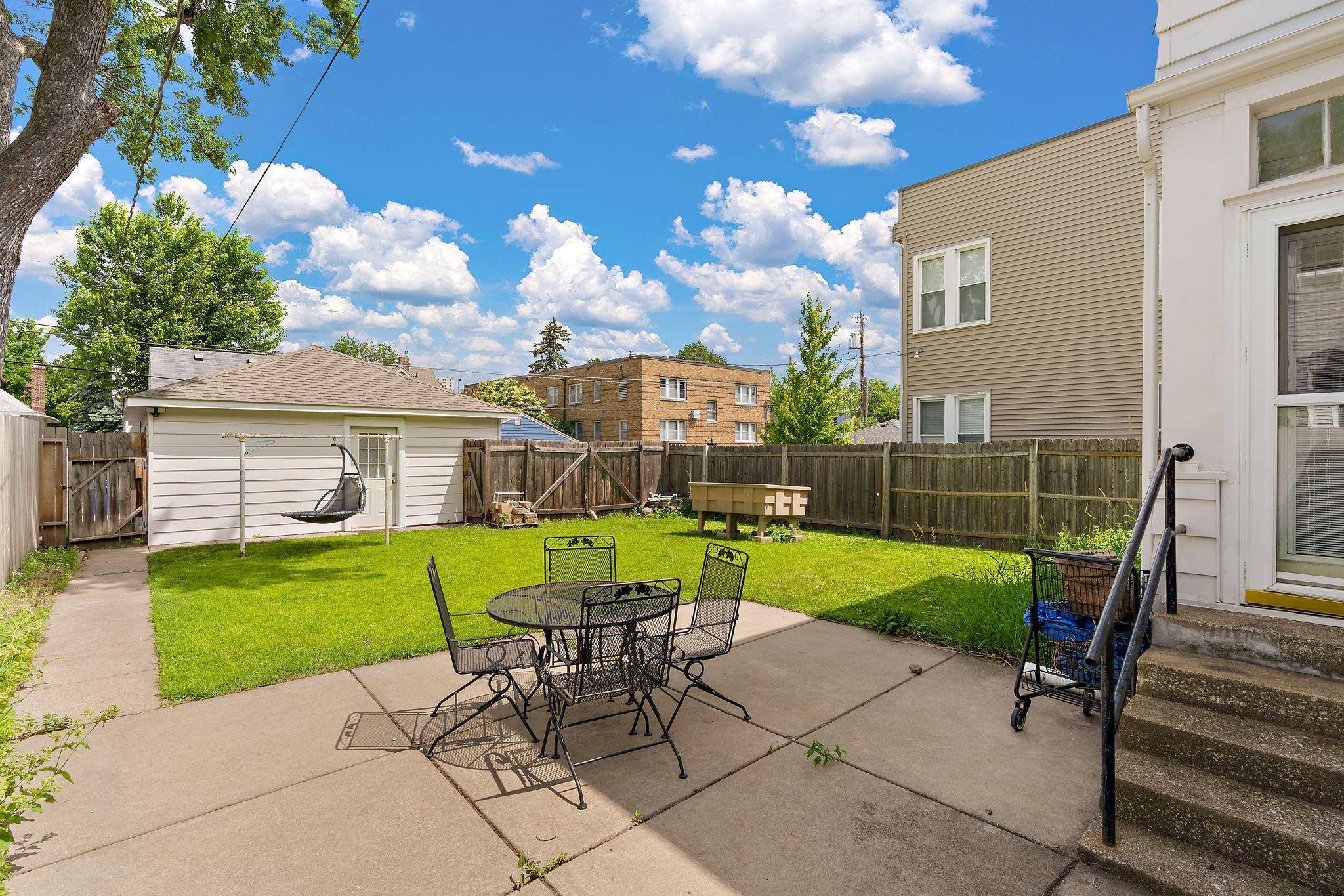Saint Paul, MN 55104,1293 Dayton AVE
